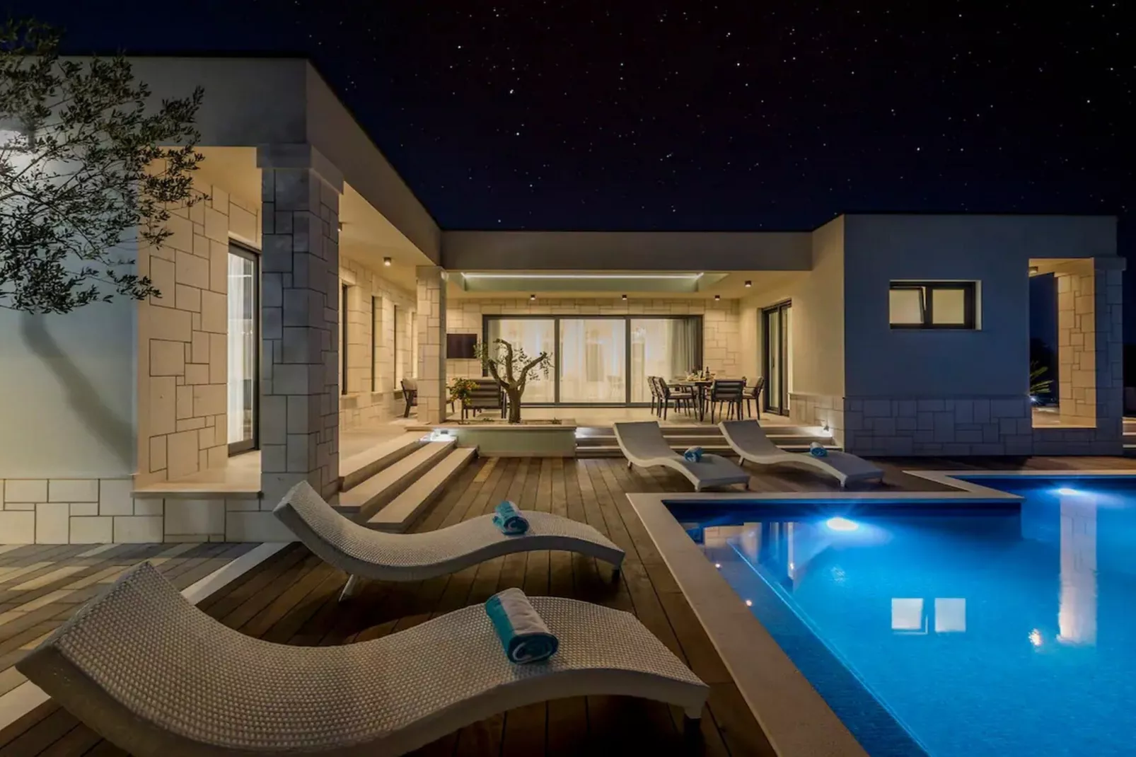 Sophisticated Oasis Residence Villa with Pool - Three Bedroom Villa with Pool - Schwimmbad