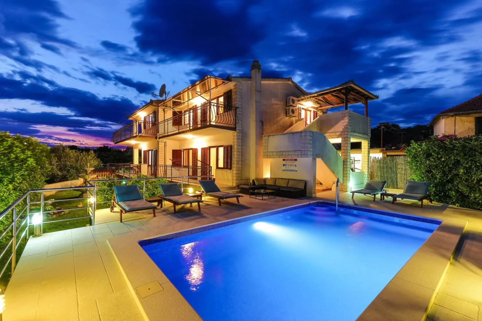 Relaxing Holiday Home with Pool, Fitness Area, and Entertainment Facilities - Six Bedroom Holiday Home - Schwimmbad