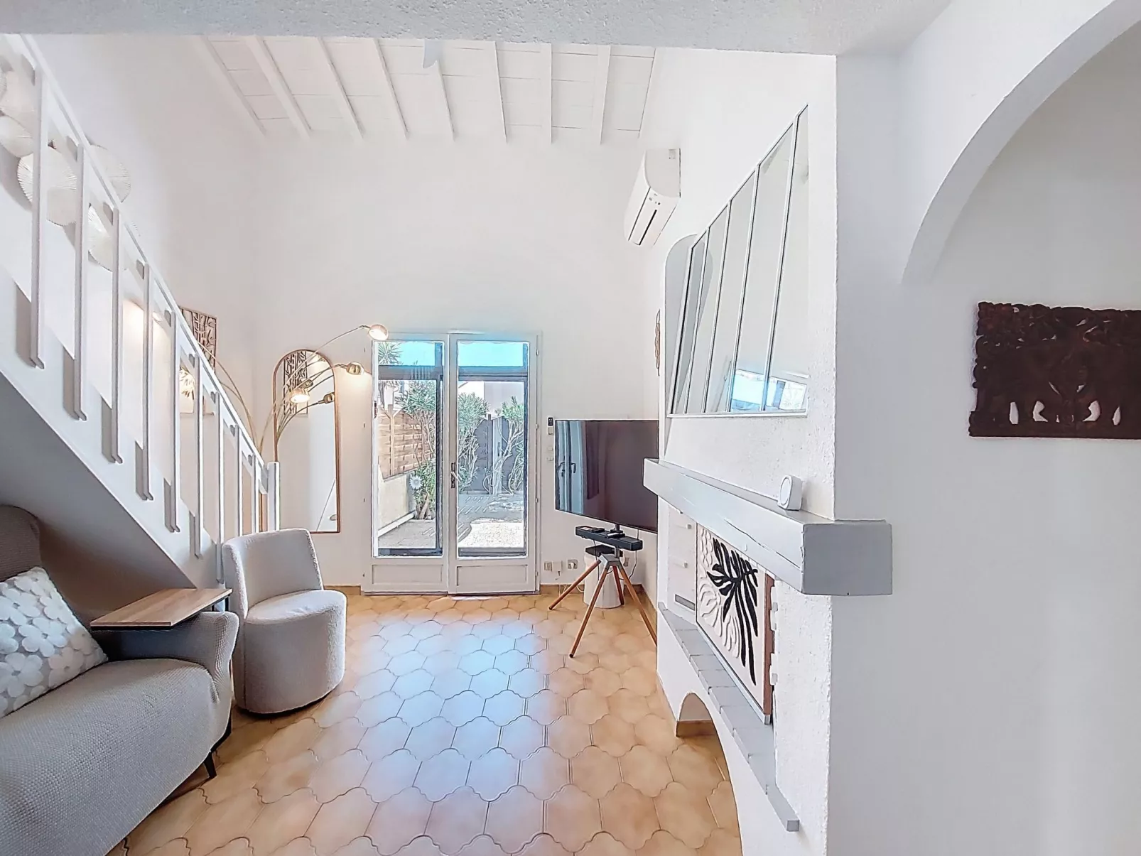 Le Mas des Oliviers - Inside