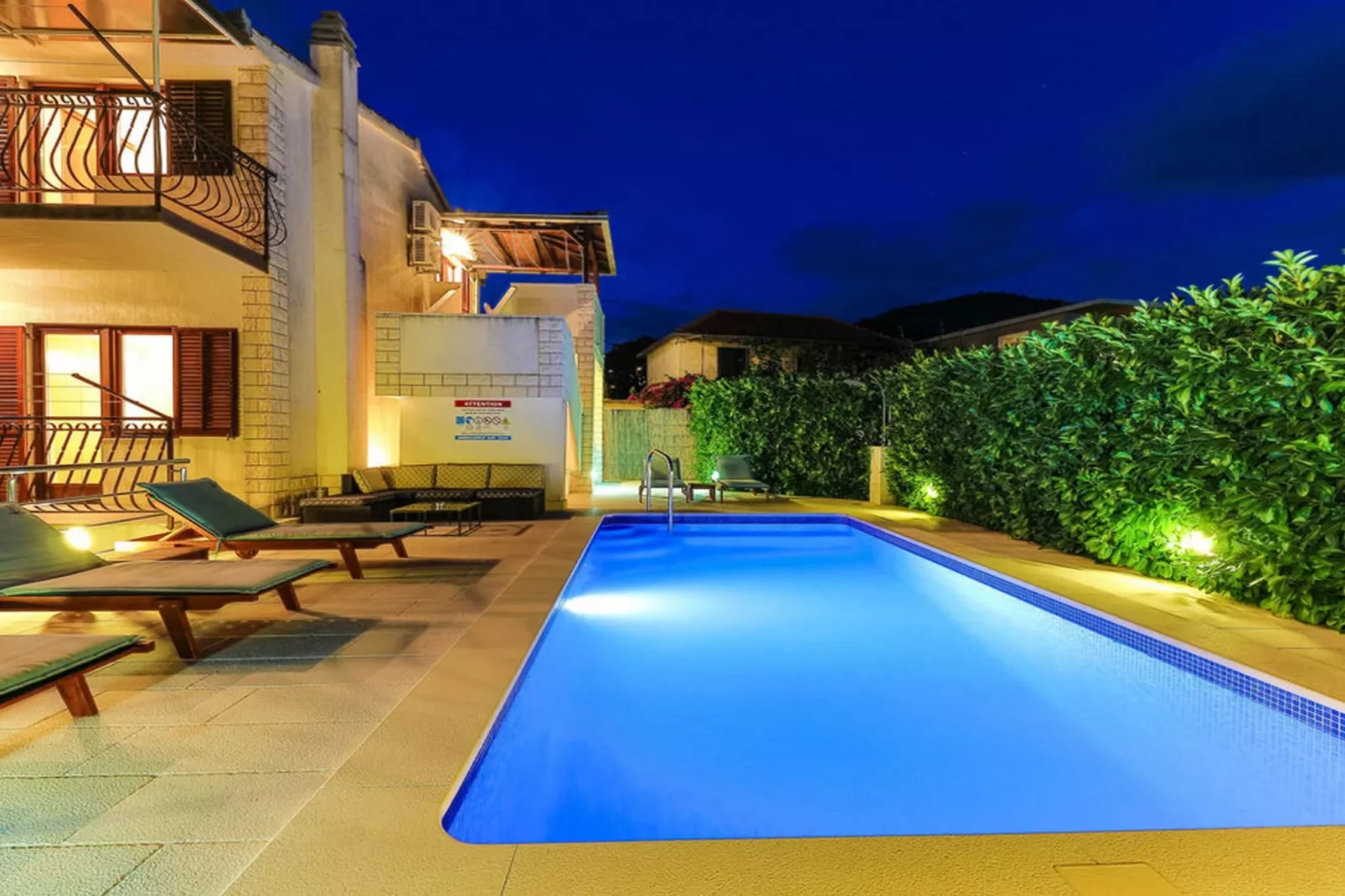 Relaxing Holiday Home with Pool, Fitness Area, and Entertainment Facilities - Six Bedroom Holiday Home - Schwimmbad