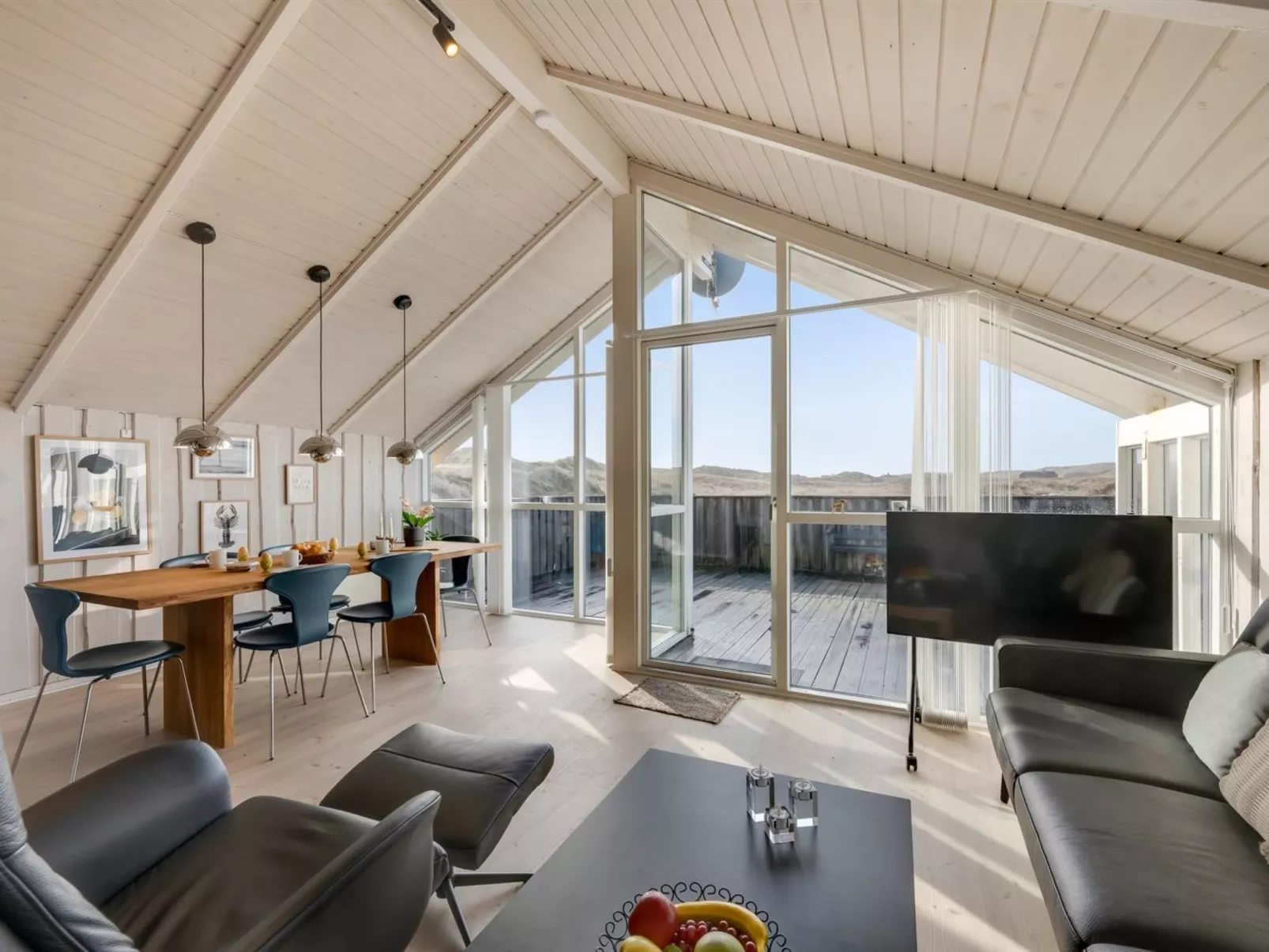 "Velena" -  from the sea - Dedans