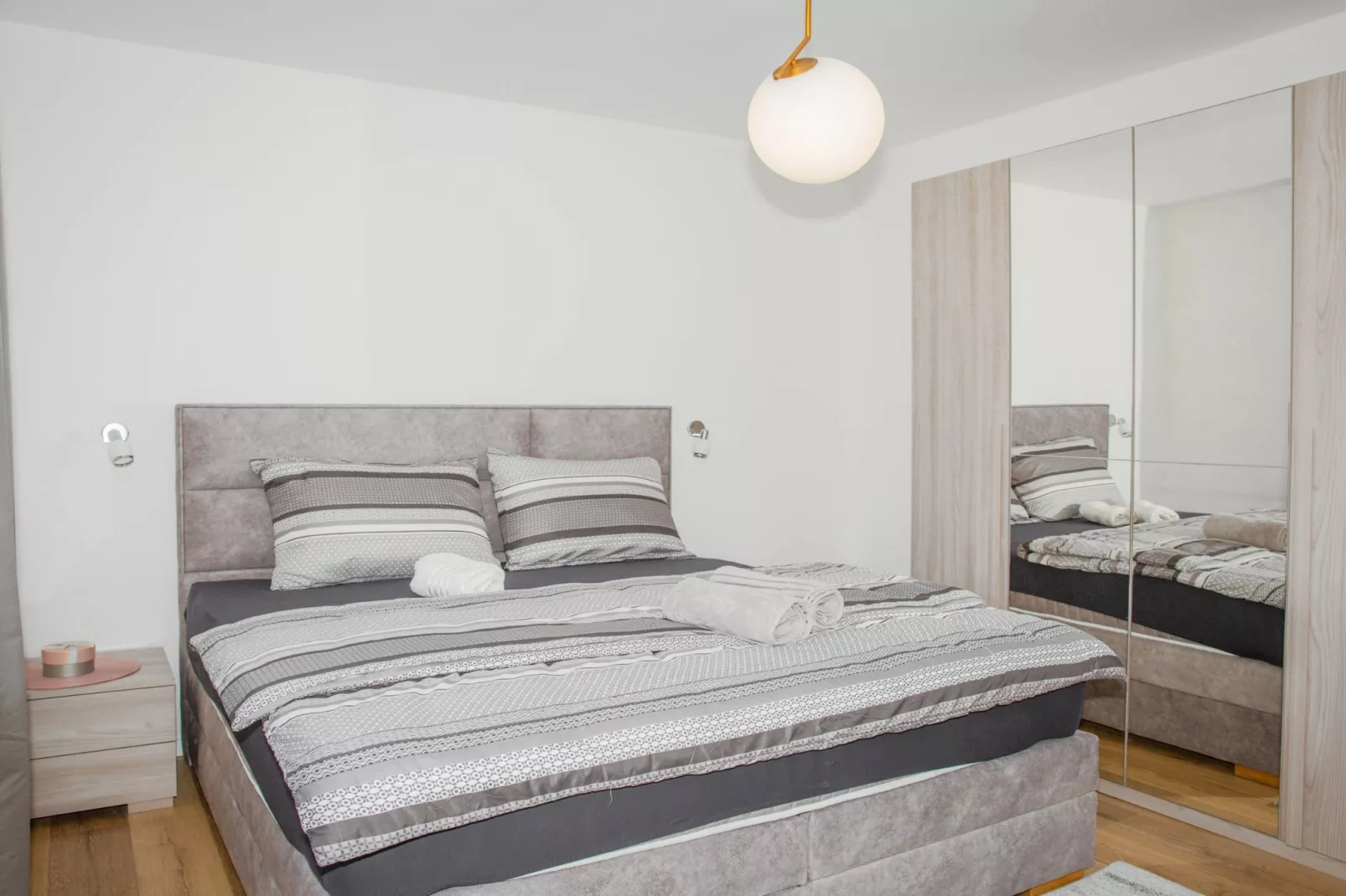 Apartment Matko - Two Bedrom Apartment with Beach View - Schlafzimmer