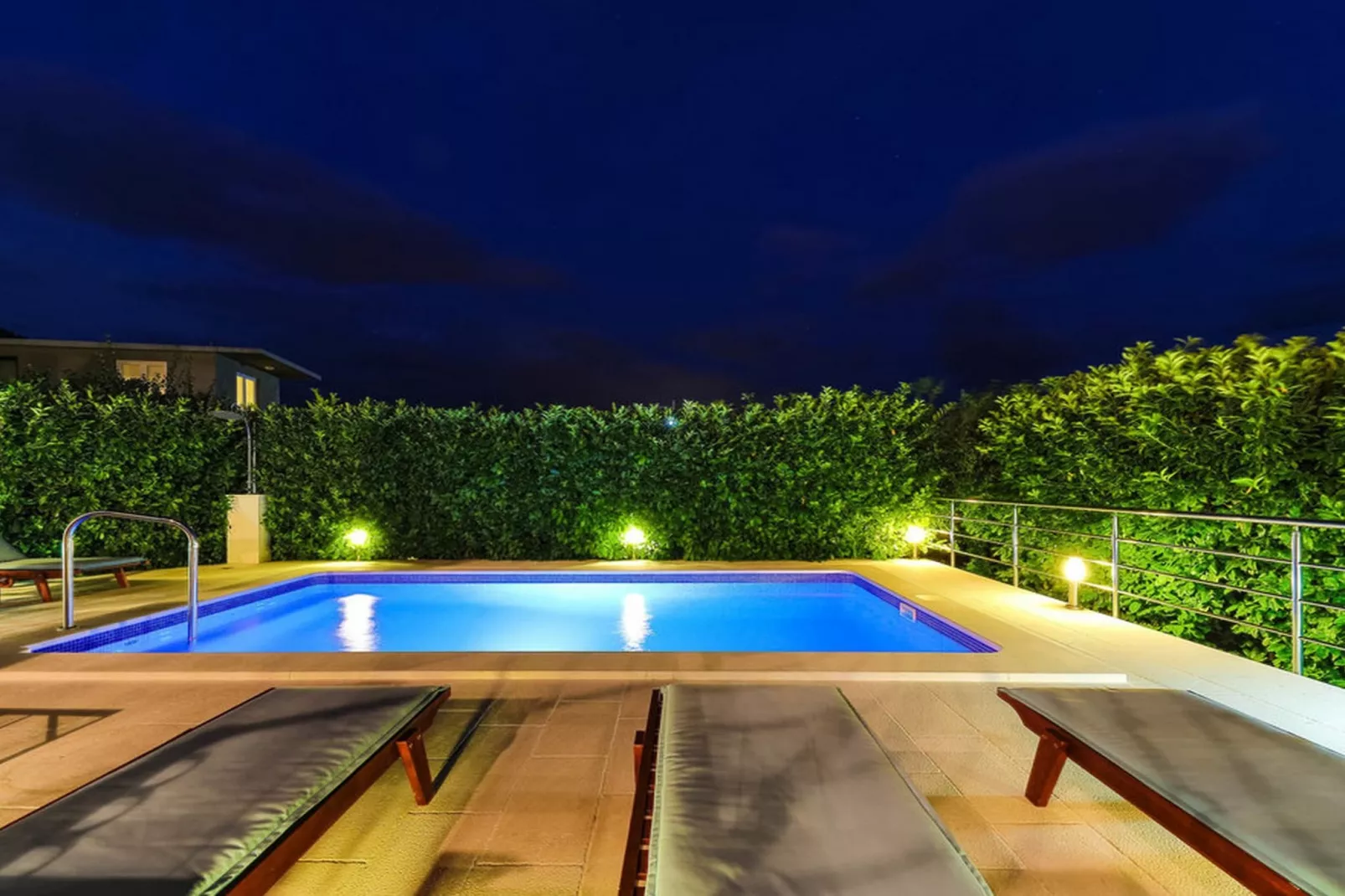 Relaxing Holiday Home with Pool, Fitness Area, and Entertainment Facilities - Six Bedroom Holiday Home - Schwimmbad