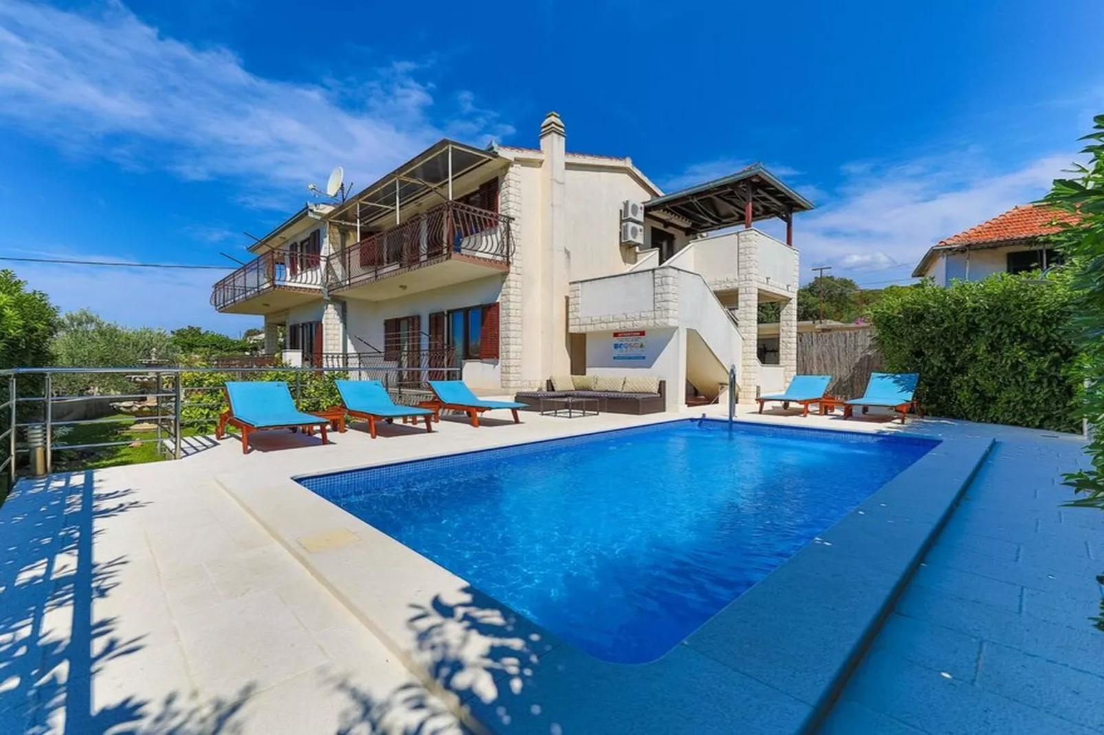 Relaxing Holiday Home with Pool, Fitness Area, and Entertainment Facilities - Six Bedroom Holiday Home - Schwimmbad