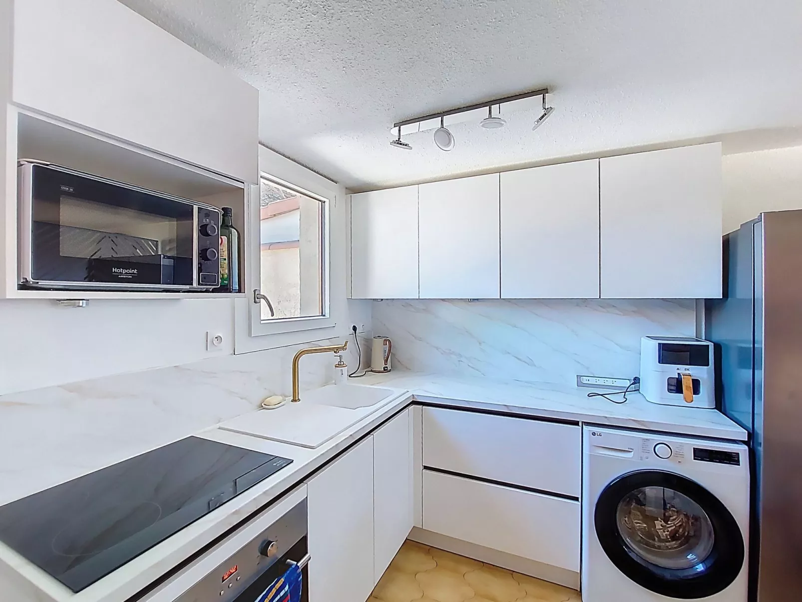 Le Mas des Oliviers - Inside