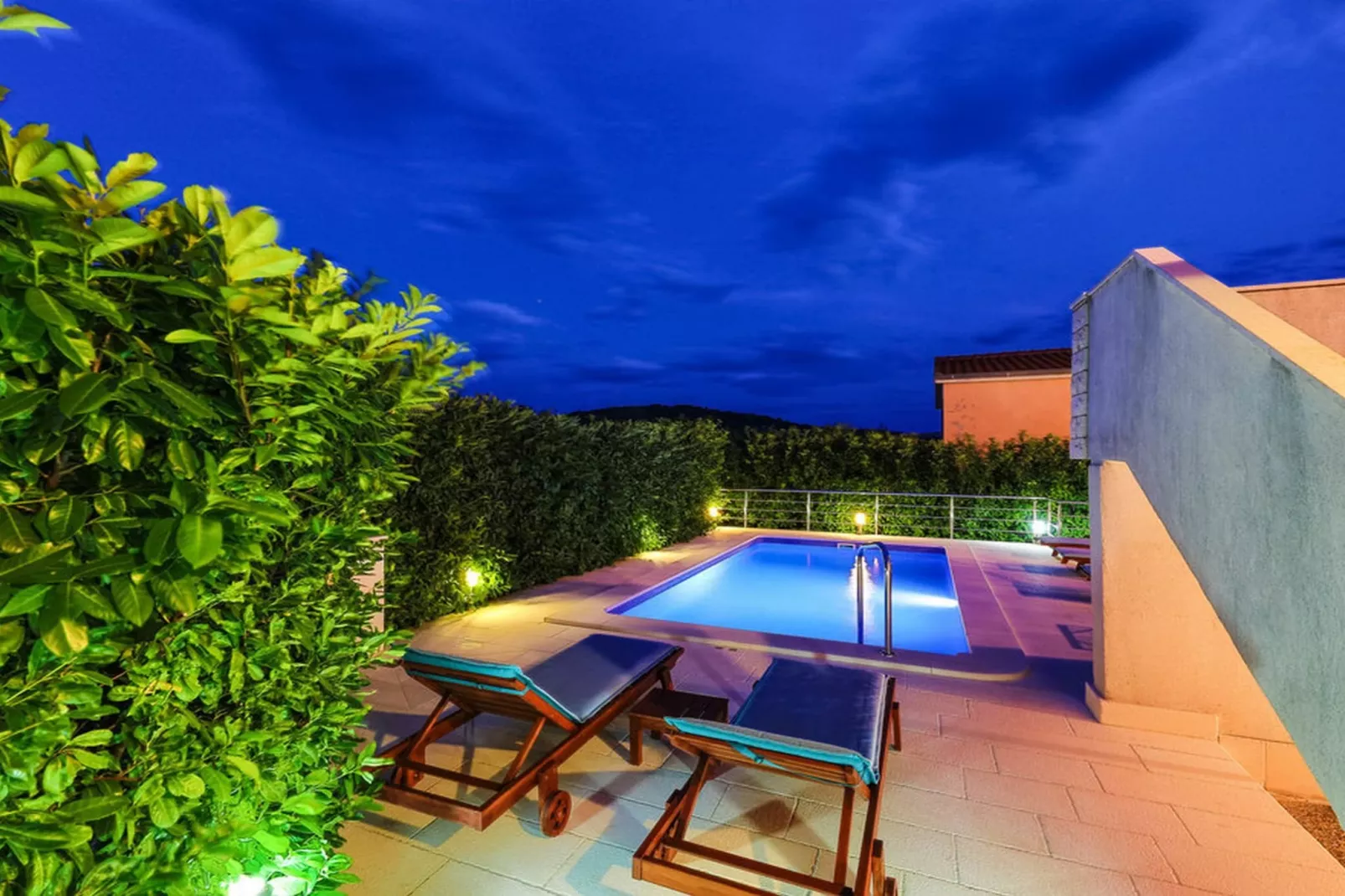 Relaxing Holiday Home with Pool, Fitness Area, and Entertainment Facilities - Six Bedroom Holiday Home - Schwimmbad