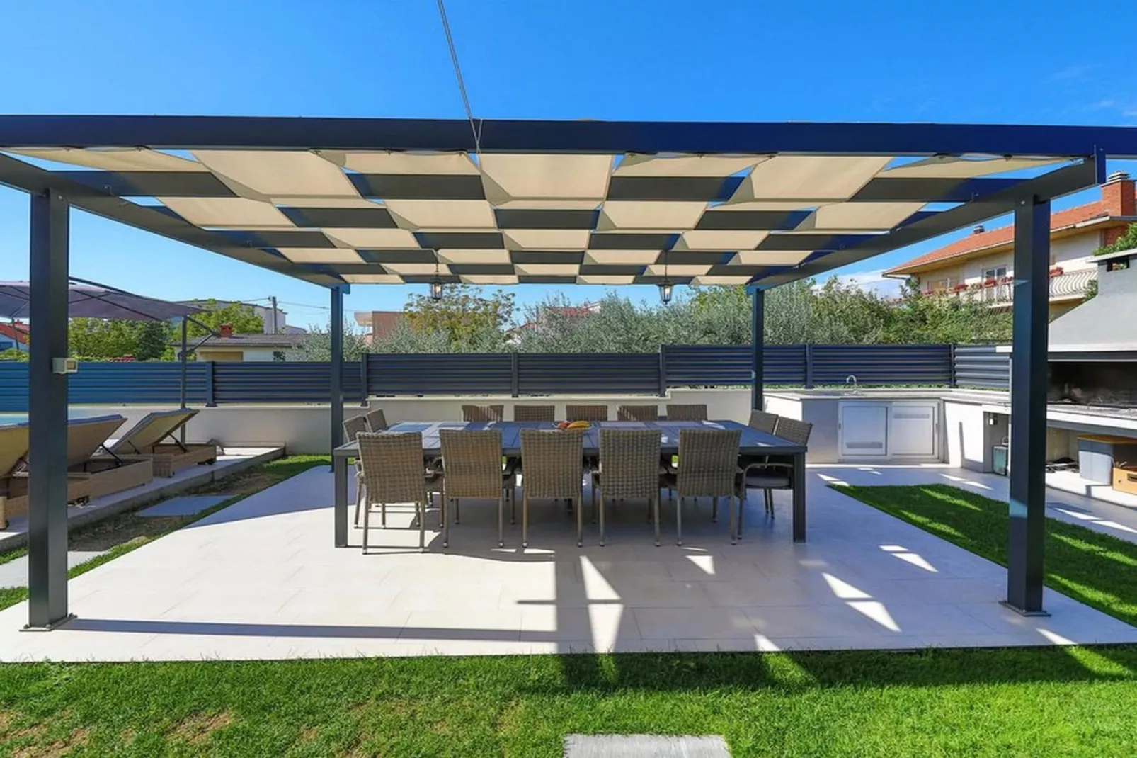 Modern Kastel Villa with Private Pool, Gym, and Large Outdoor Space - Eight Bedroom Villa - Terrasse