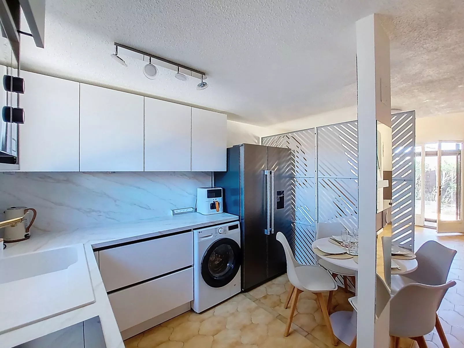 Le Mas des Oliviers - Inside