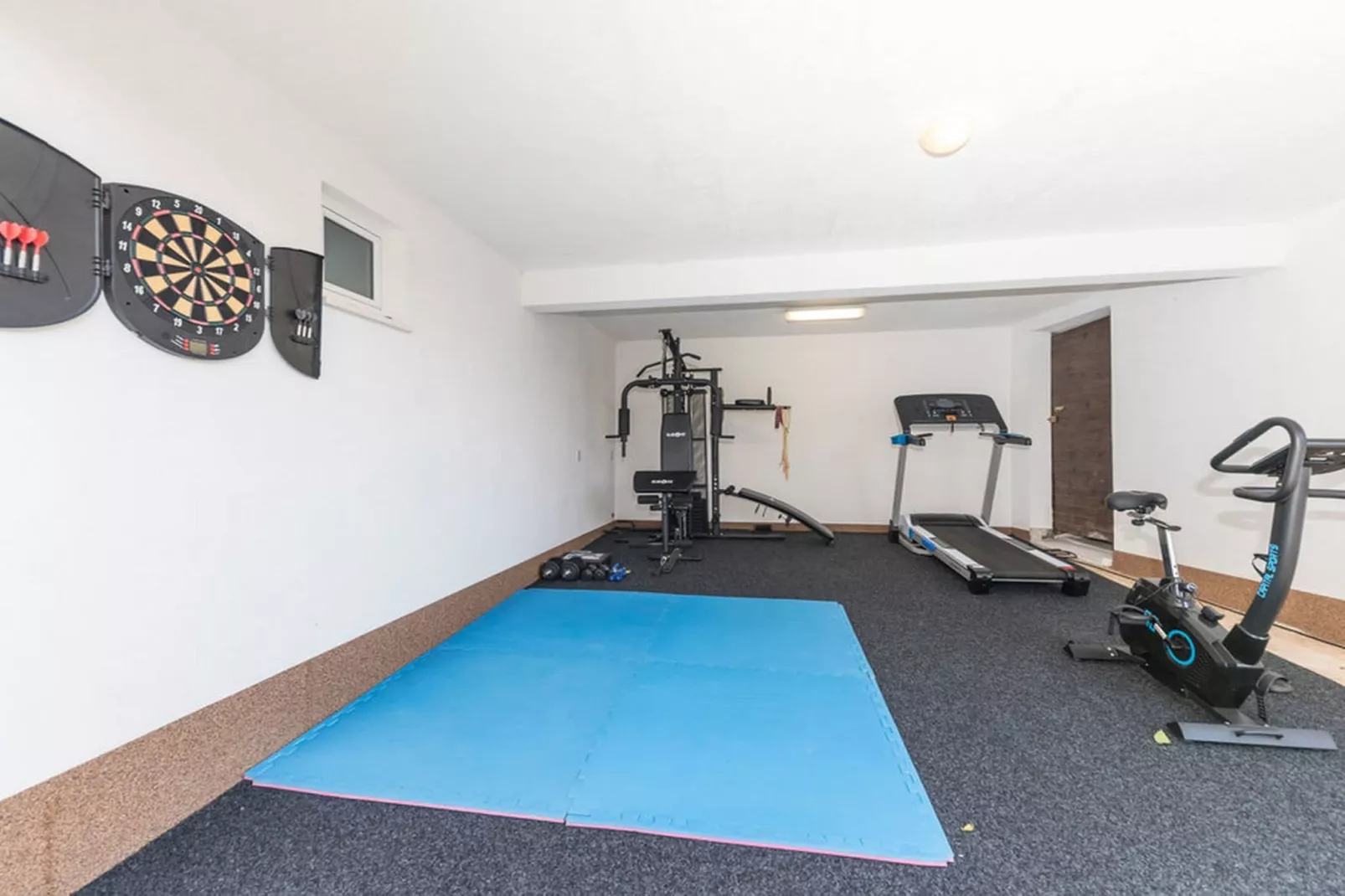 Relaxing Holiday Home with Pool, Fitness Area, and Entertainment Facilities - Six Bedroom Holiday Home - Fitnessraum