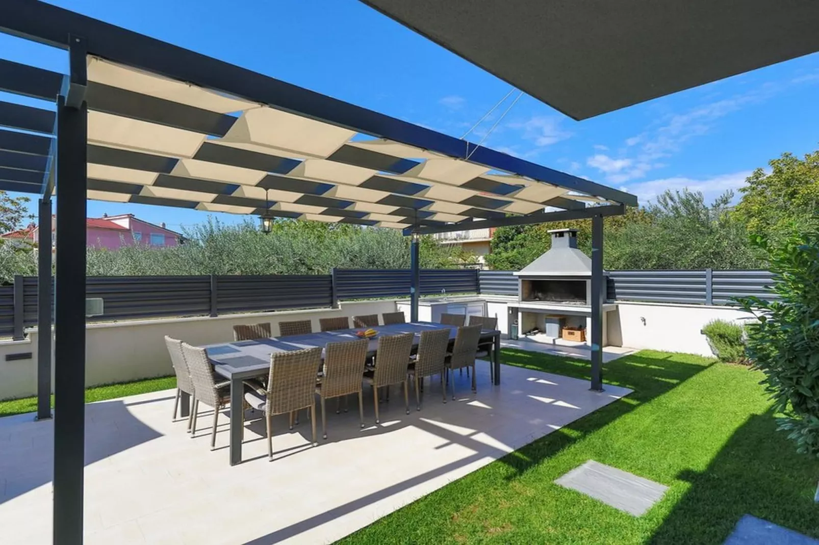 Modern Kastel Villa with Private Pool, Gym, and Large Outdoor Space - Eight Bedroom Villa - Terrasse