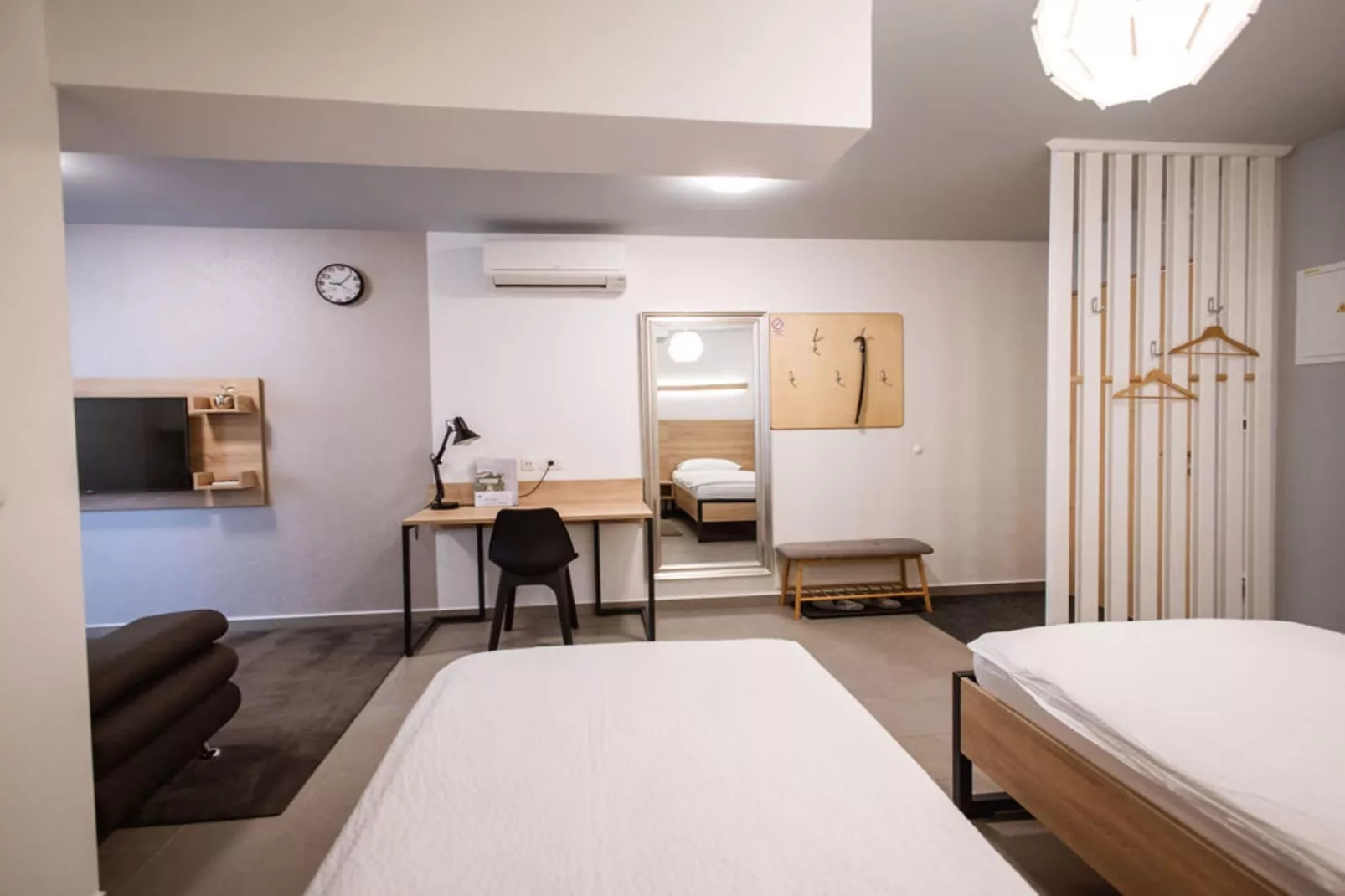 Stylish Apartments with Osijek Near Top Attractions - Standard Studio Apartment  - Maks 3 - Chambre