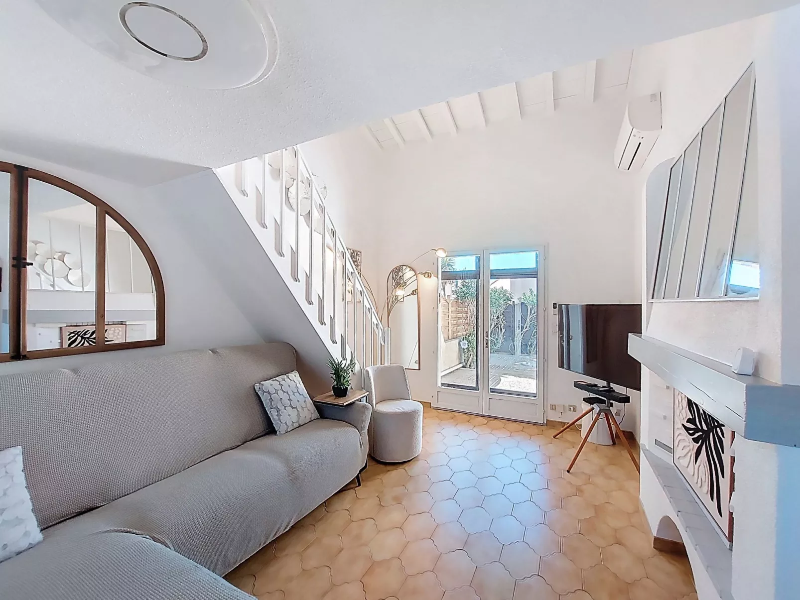 Le Mas des Oliviers - Inside