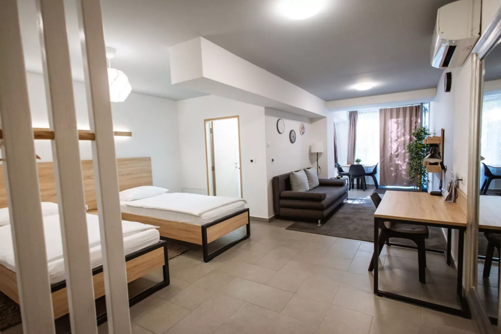 Stylish Apartments with Osijek Near Top Attractions - Standard Studio Apartment  - Maks 3 - Chambre