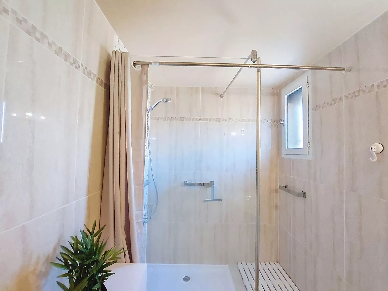 Le Mas des Oliviers - Inside