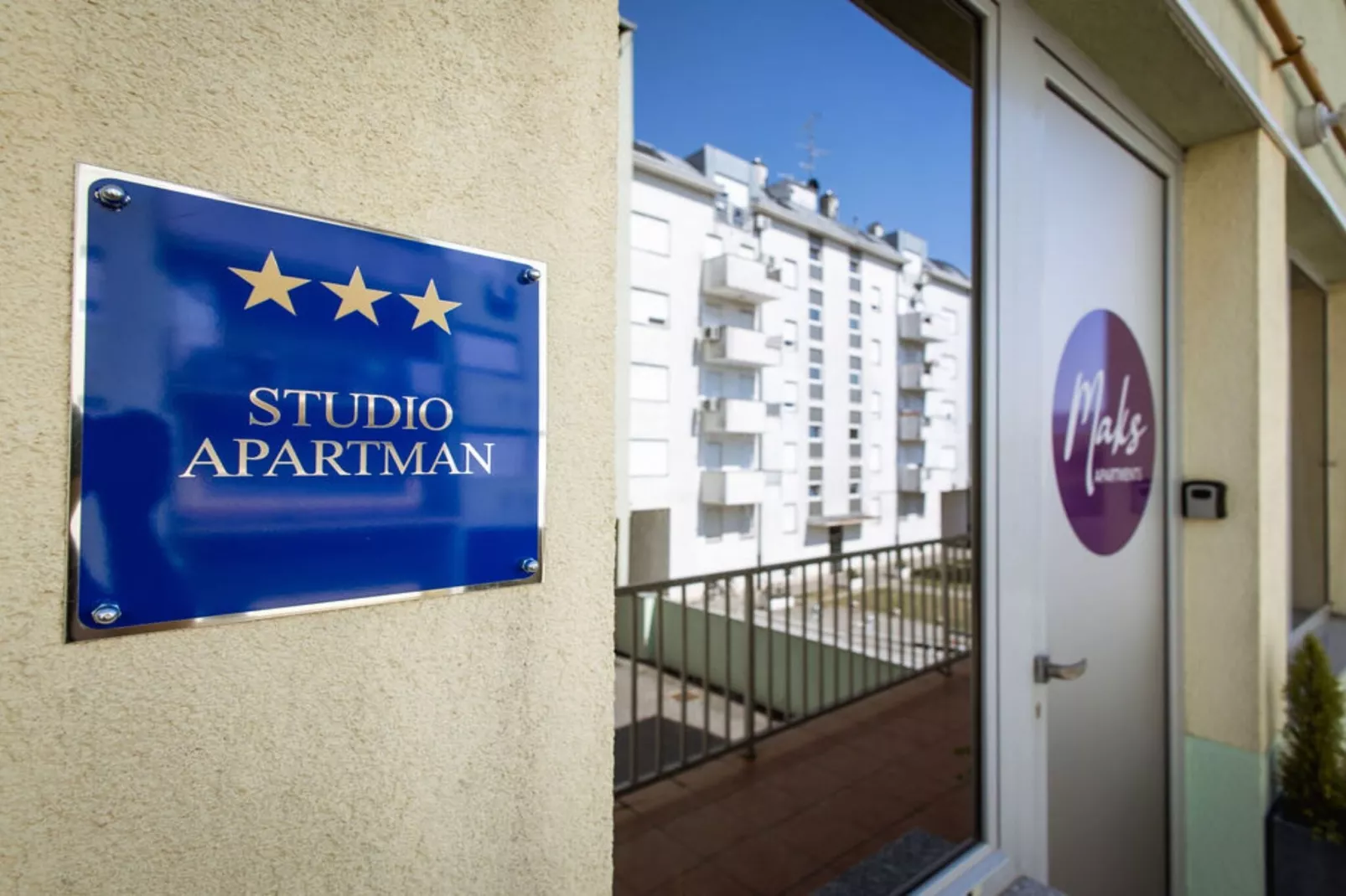 Stylish Apartments with Osijek Near Top Attractions - Standard Studio Apartment  - Maks 3 - Terrasse / balcon