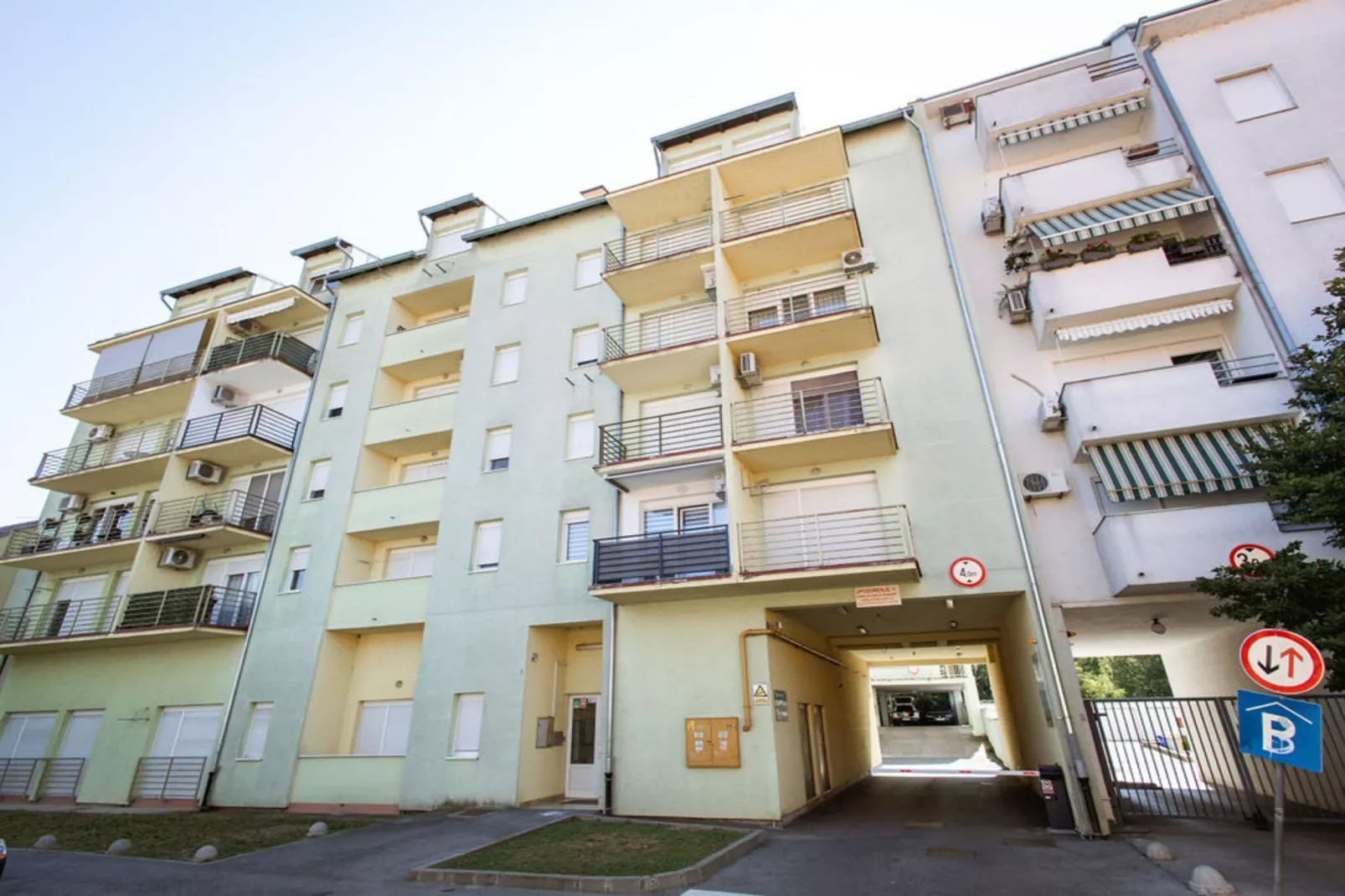 Stylish Apartments with Osijek Near Top Attractions - Standard Studio Apartment  - Maks 3 - Extérieur