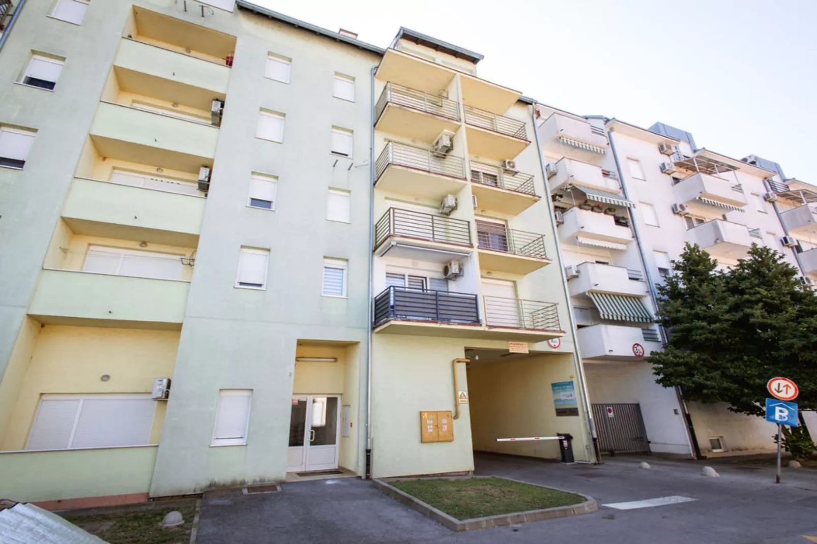 Stylish Apartments with Osijek Near Top Attractions - Standard Studio Apartment  - Maks 3 - Extérieur