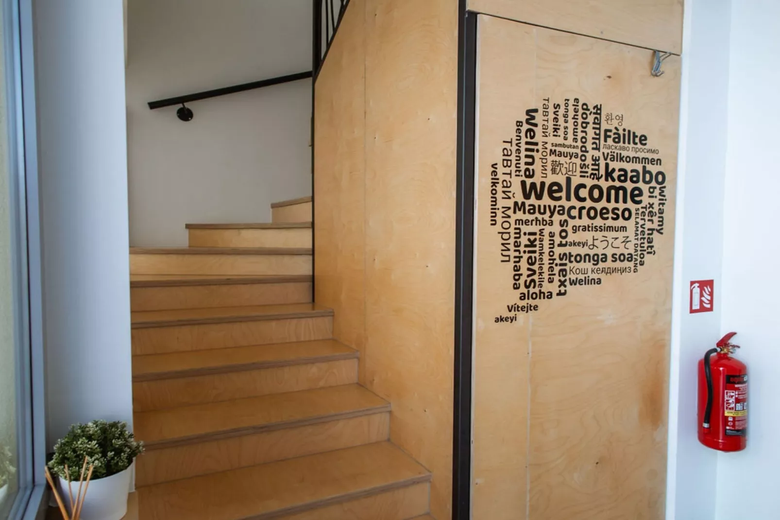 Stylish Apartments with Osijek Near Top Attractions - Standard Studio Apartment  - Maks 3 - Escalier