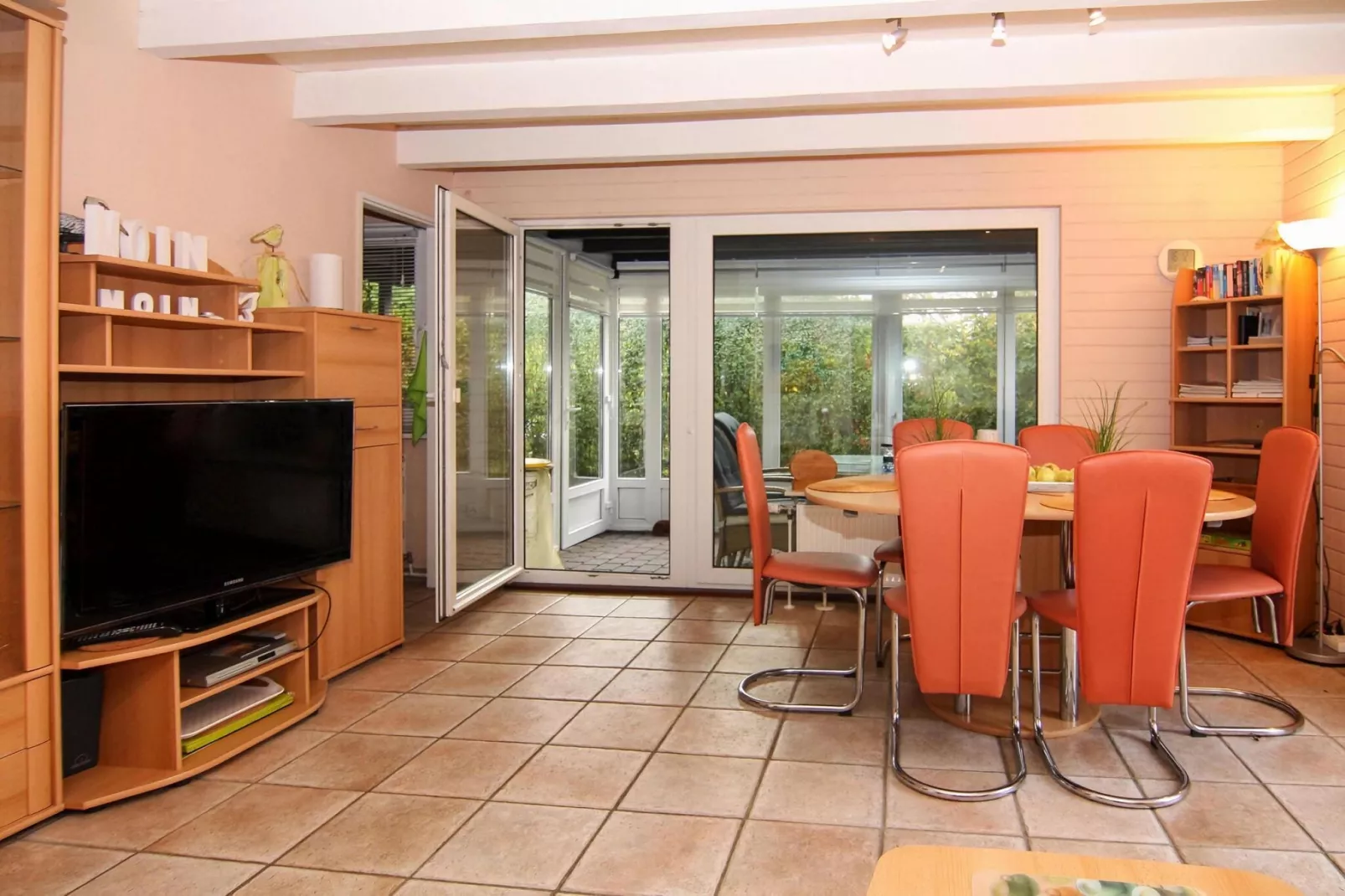 Bungalow Warwerort-Dining room
