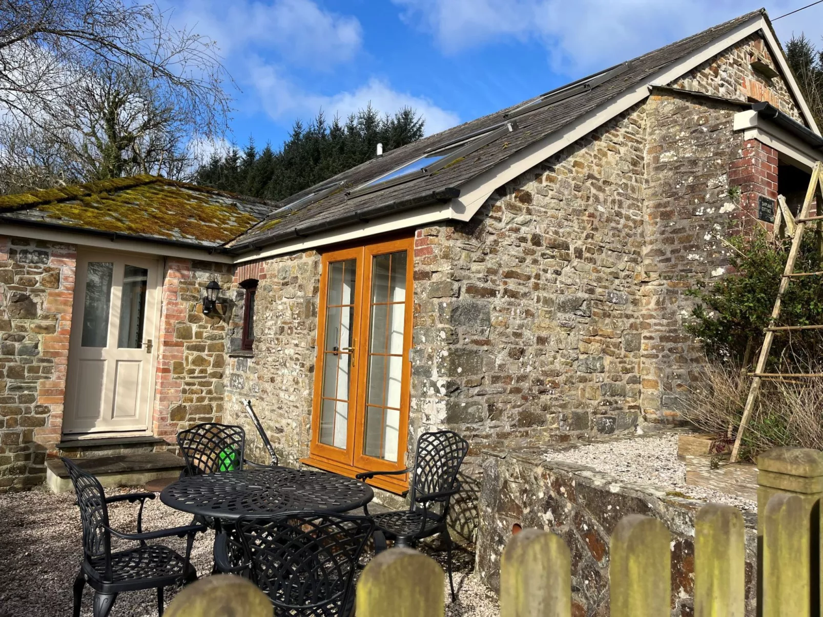 Shipload Cottage - Outside