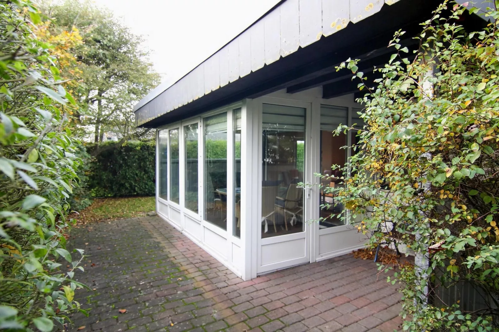 Bungalow Warwerort-Gardens summer