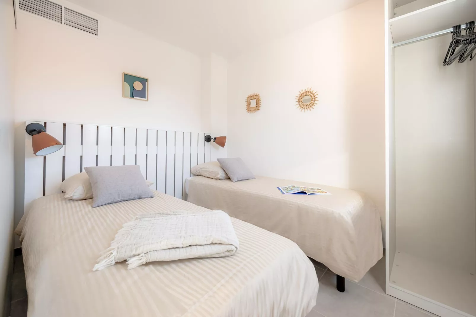 Cap Cassis Calanques Roquefort-la-Bédoule - 14S - studio 4 pers coin nuit - climatisé - terrasse ou balcon-Bedroom