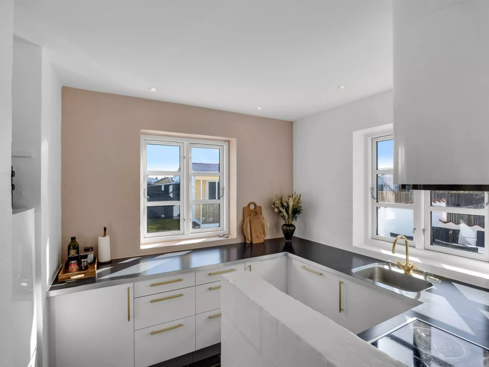 "Birtir" - 200m from the sea - Drinnen