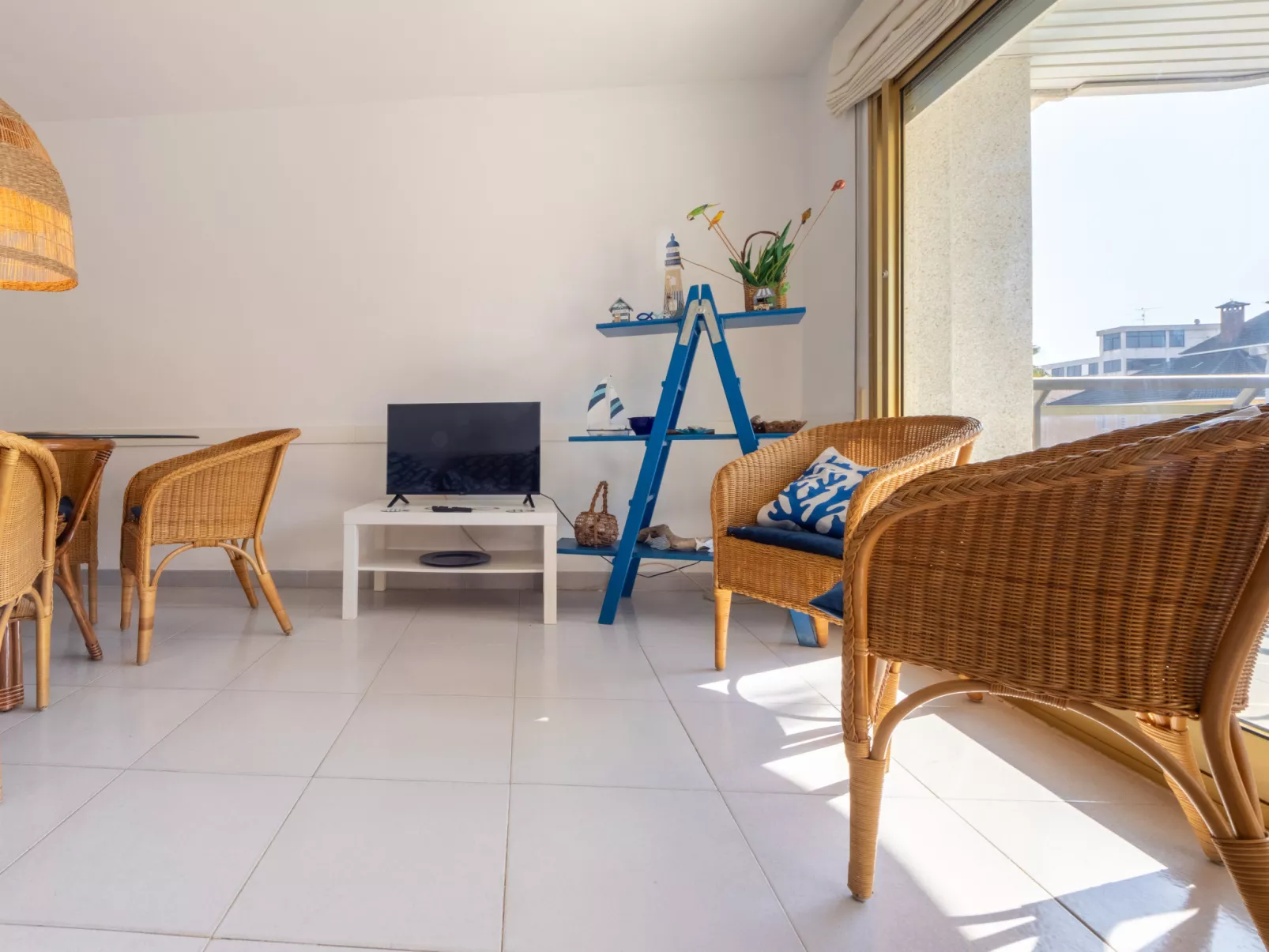 Cambrils Park B - Inside