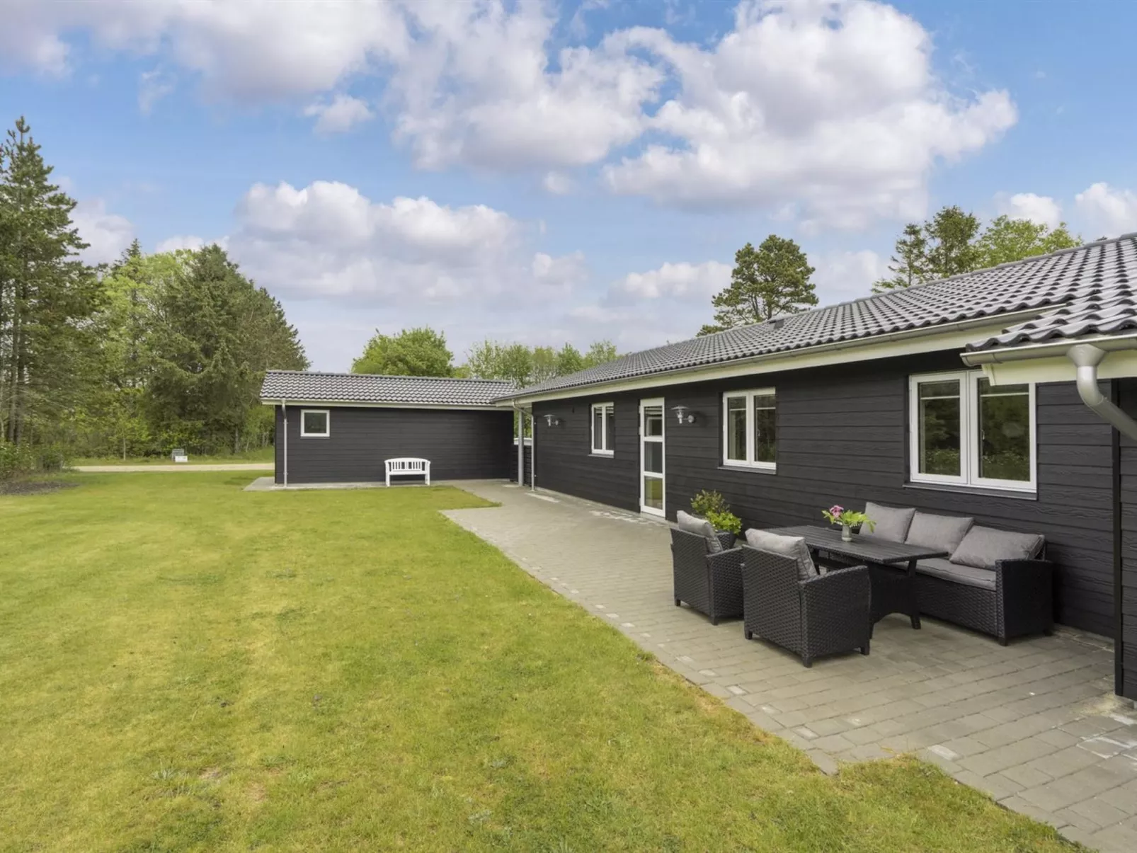 "Gardi" - 14km from the sea - Outside