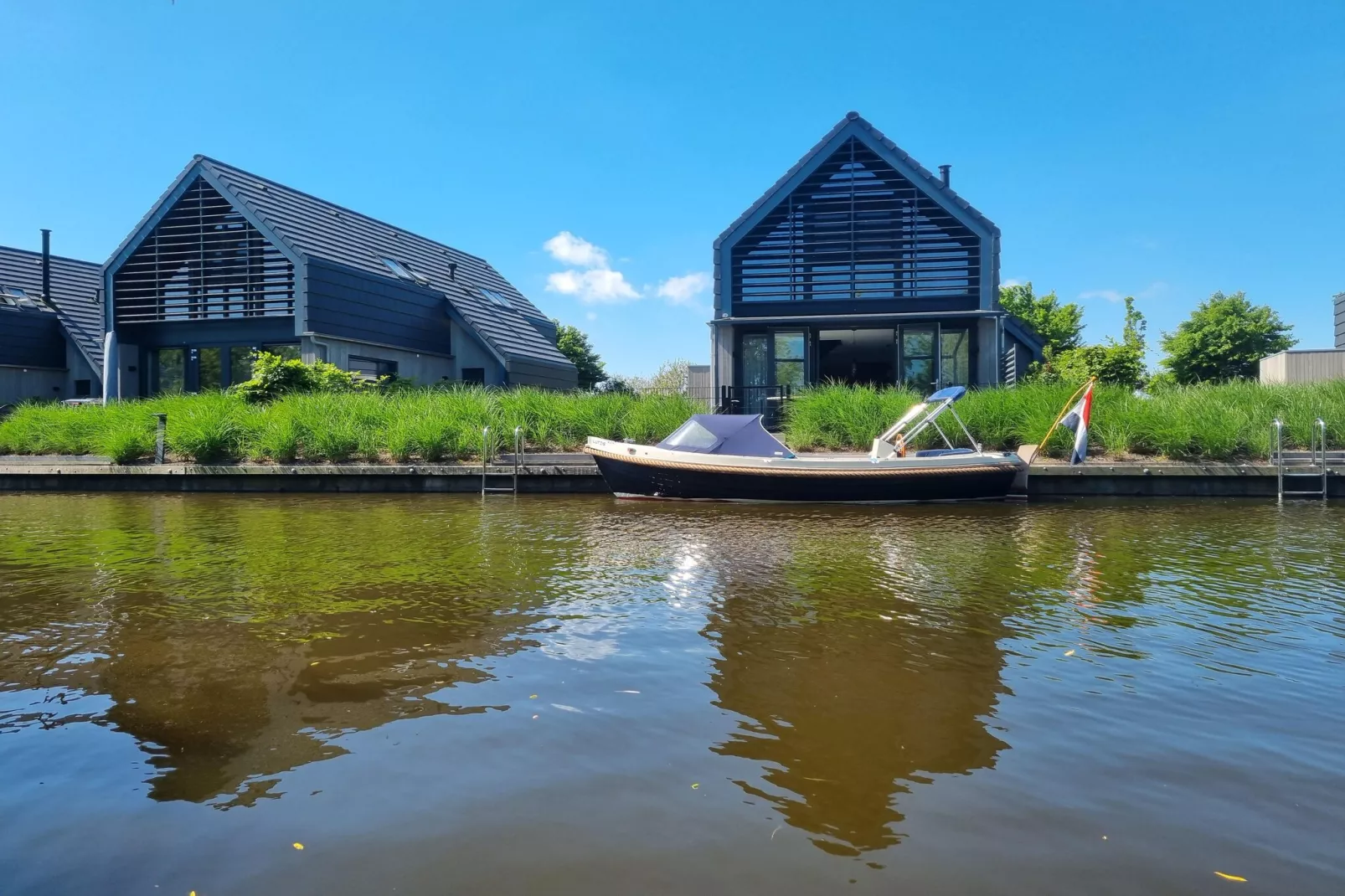 Watervilla Trettjin - Exterior in summer