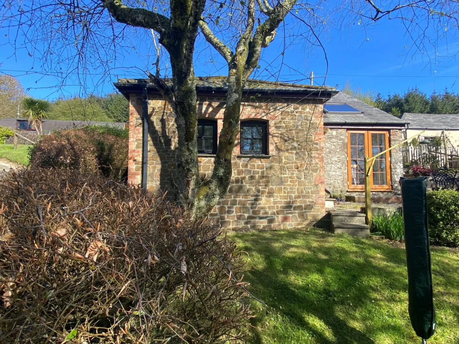 Hartland Hideaways - Outside