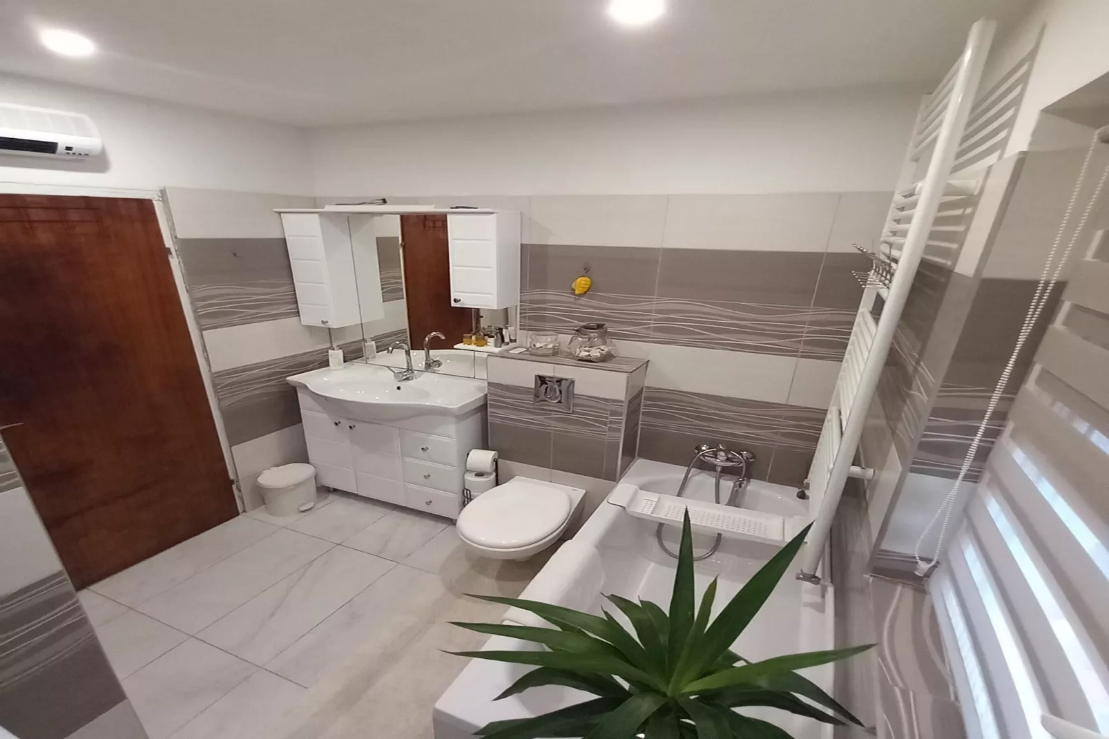 Holiday Home Kim - Three Bedroom Holiday Home with Swimming Pool - Badezimmer