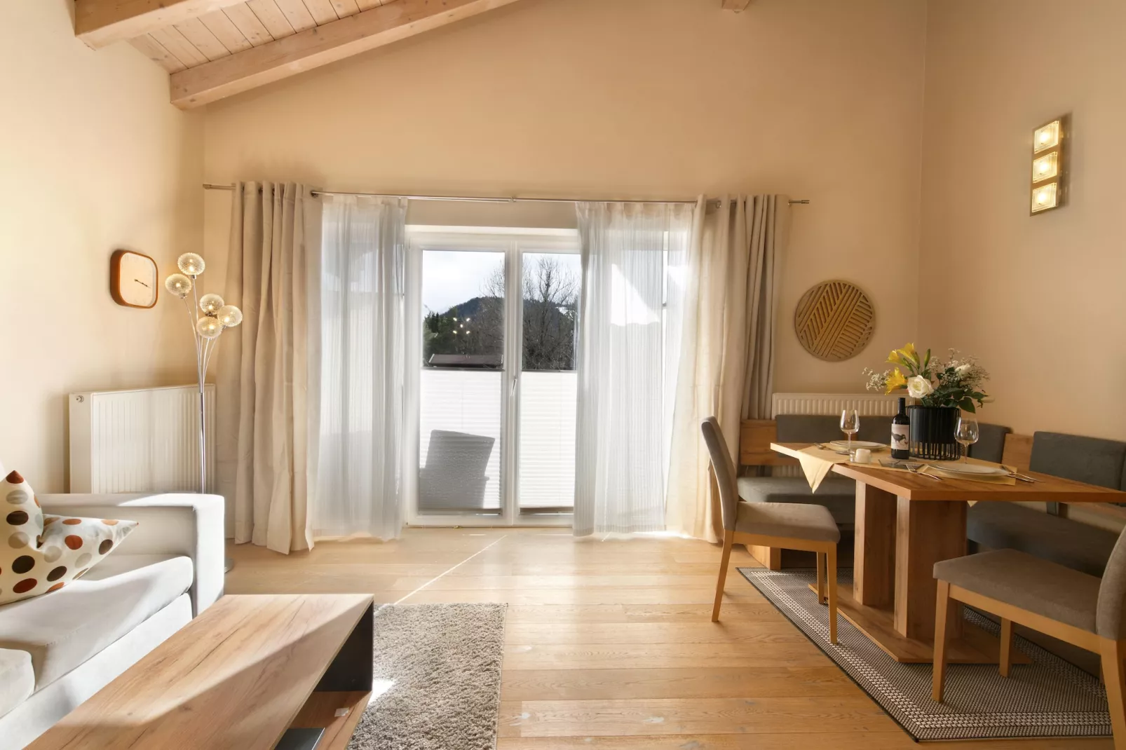 Menardi C - Living room