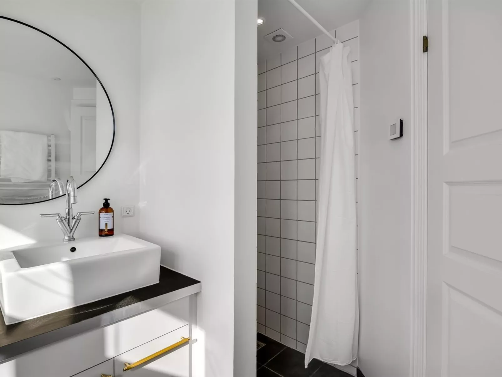 "Birtir" - 200m from the sea - Drinnen