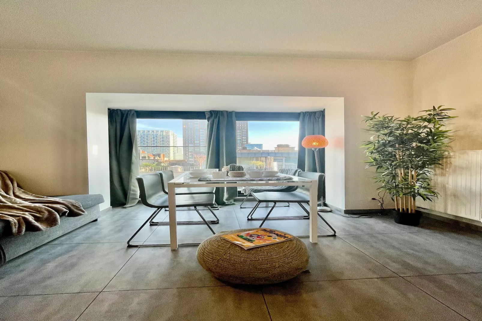 Cozy 1BR City Centre Near Meir Shopping by OneLuxStay - Salle à manger