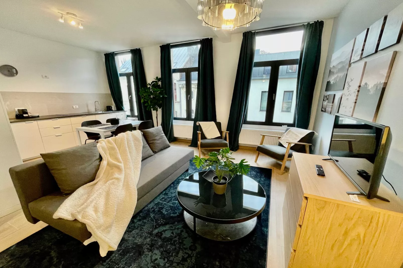 Luxury Dlx 1BR Near Fashion District by OneLuxStay - Salon