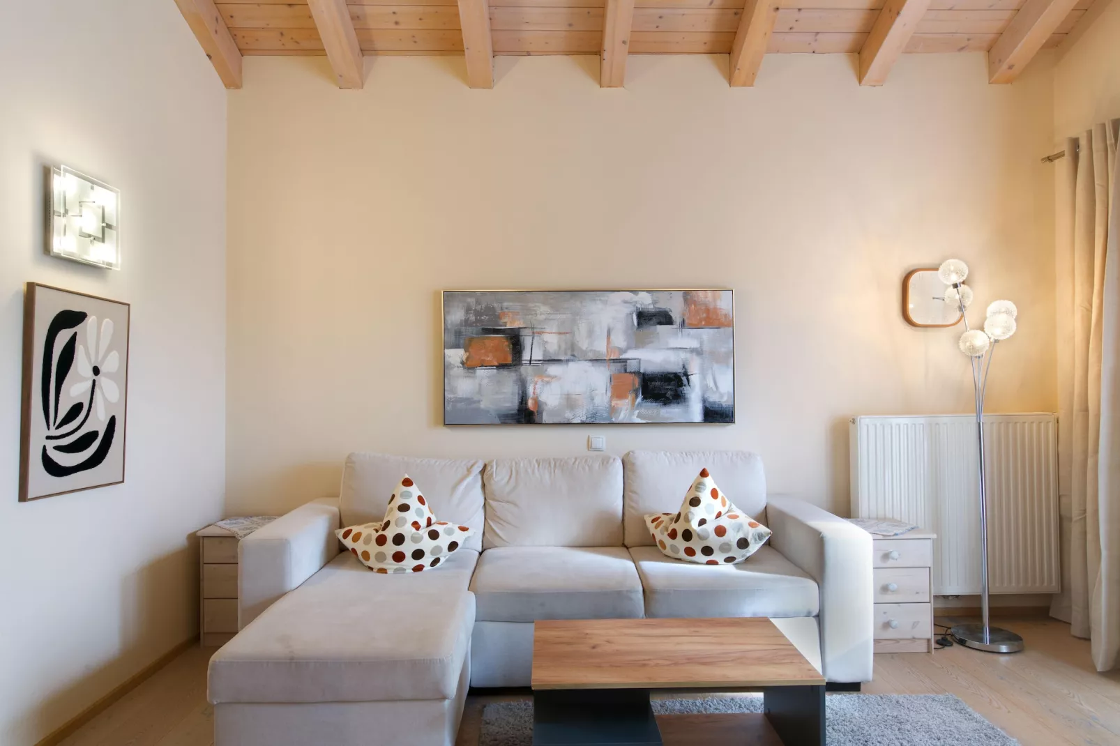 Menardi C - Living room