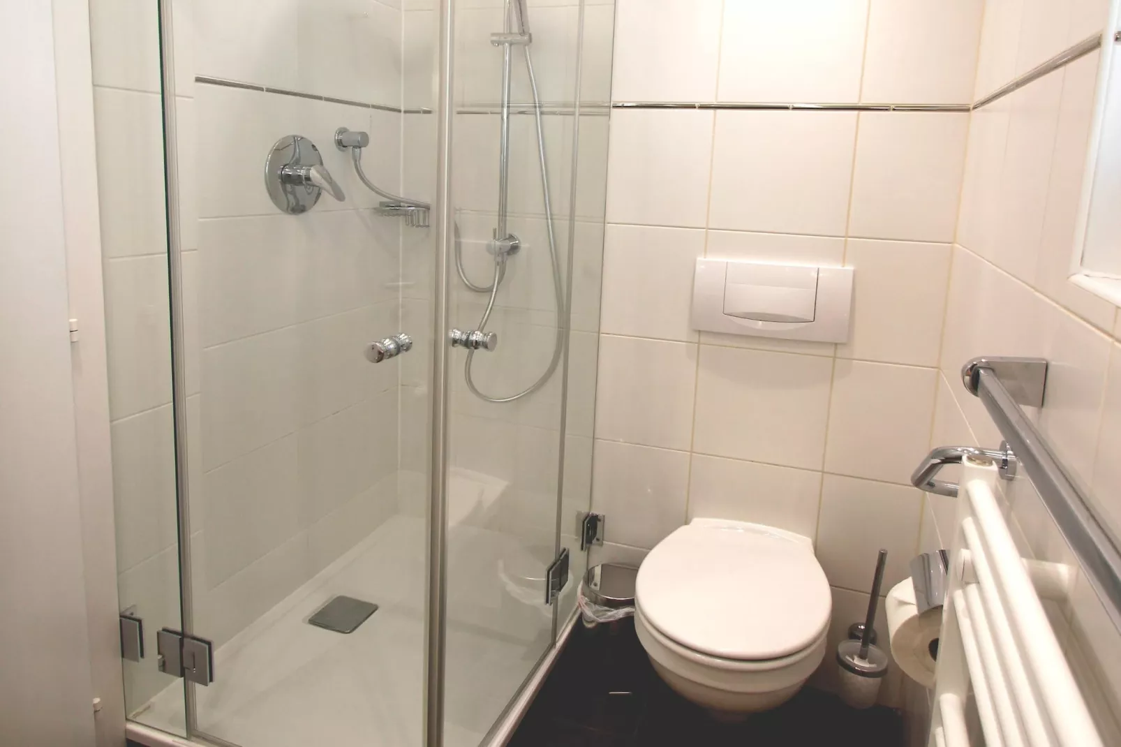 Menardi B - Bathroom