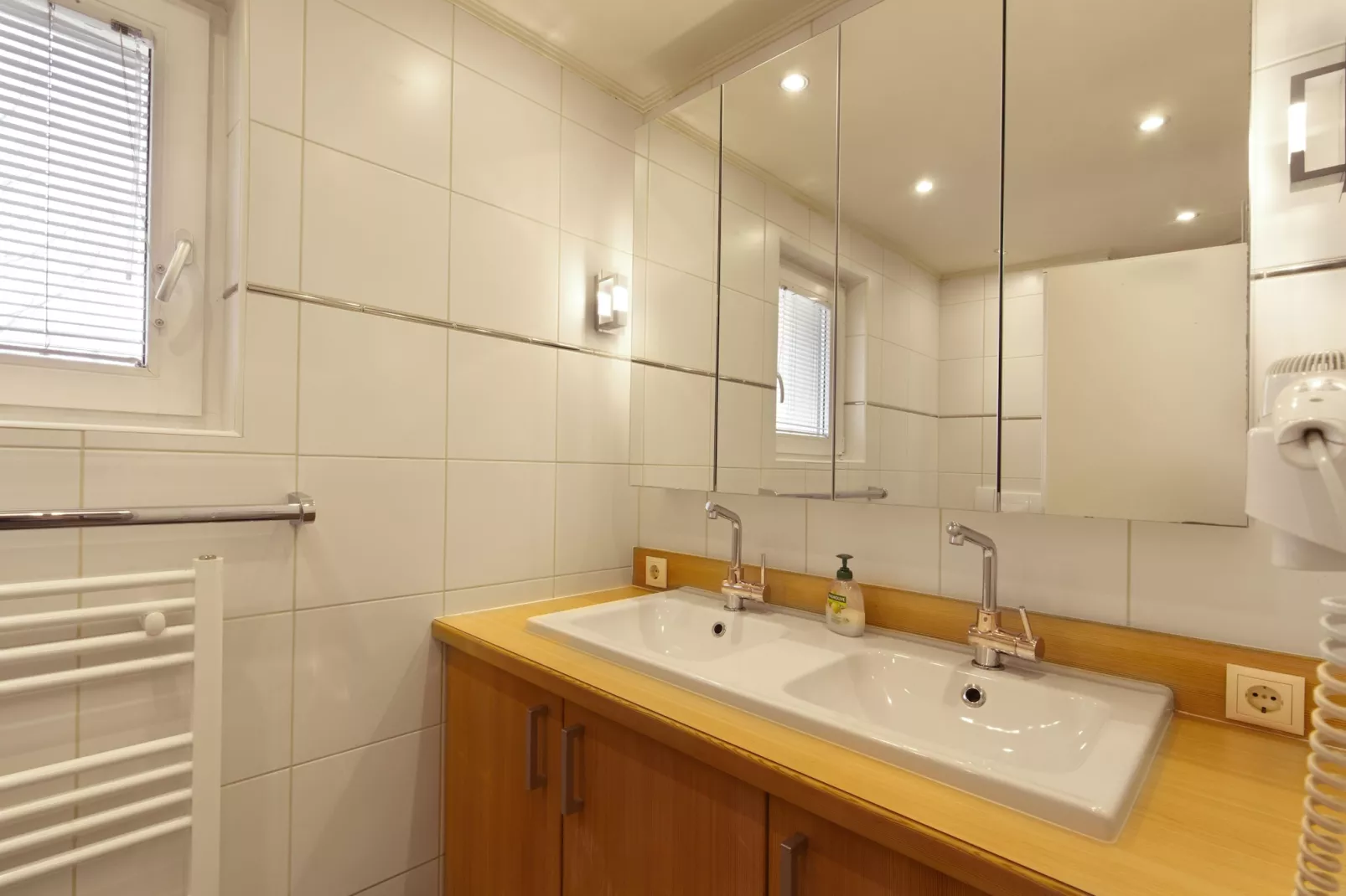 Menardi B - Bathroom