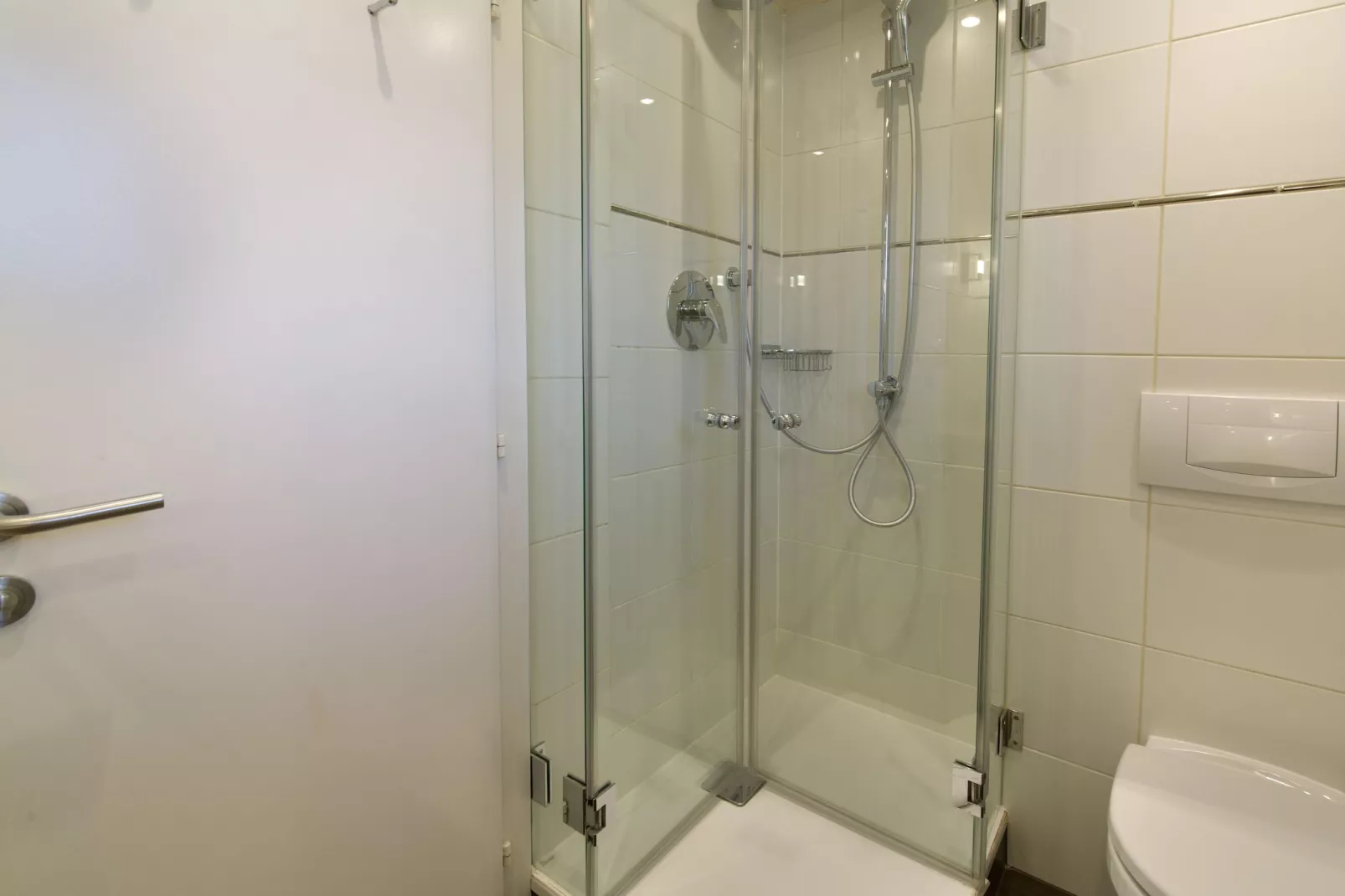 Menardi B - Bathroom