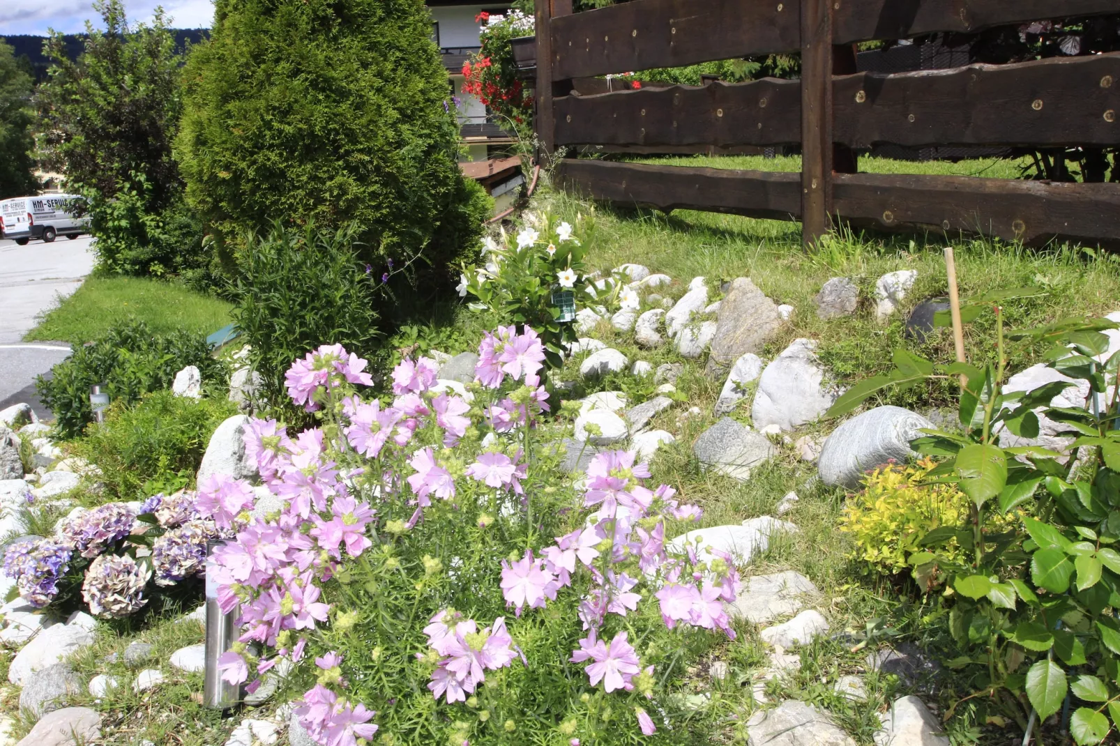 Menardi Penthouse AA - Gardens in summer