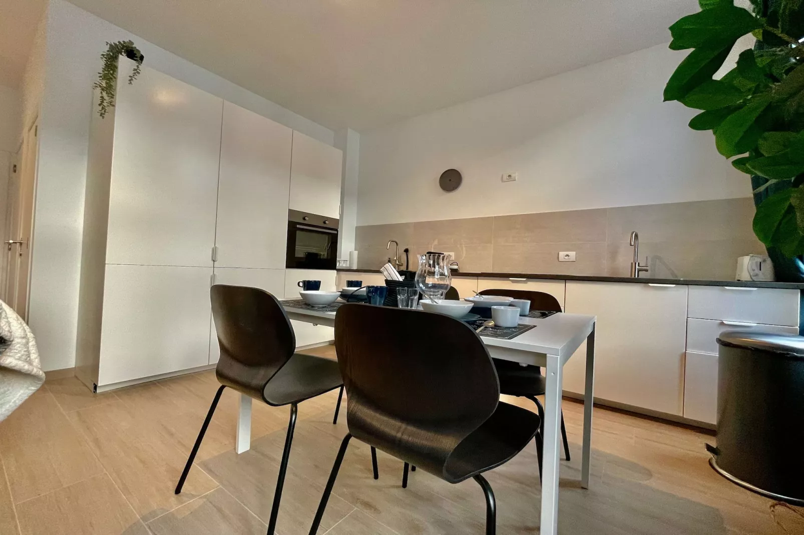 Luxury Dlx 1BR Near Fashion District by OneLuxStay - Salle à manger