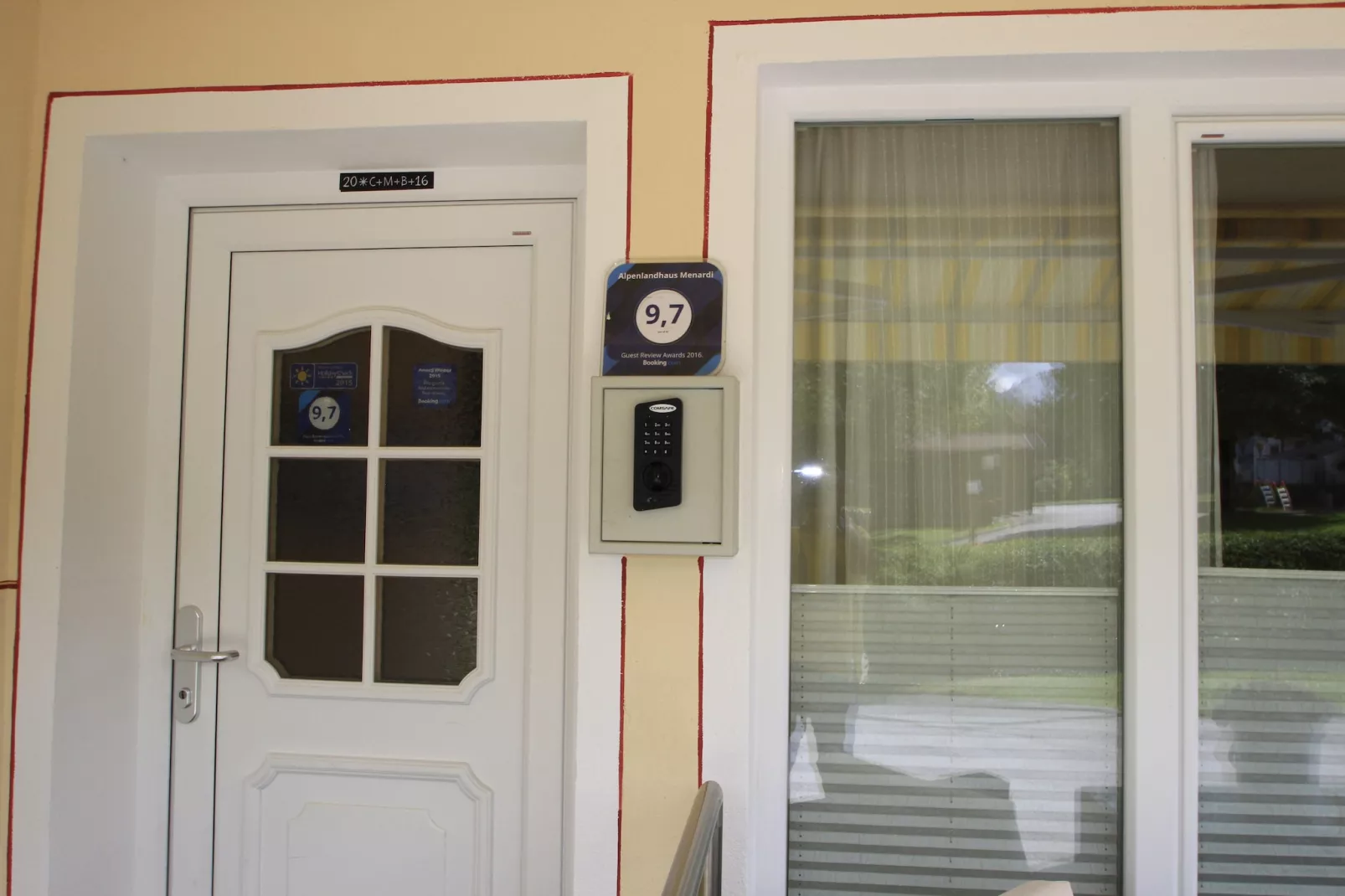 Menardi B - Hall & reception