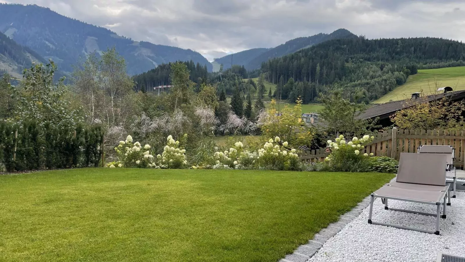 Werfenblick und Bergblick-Gardens summer