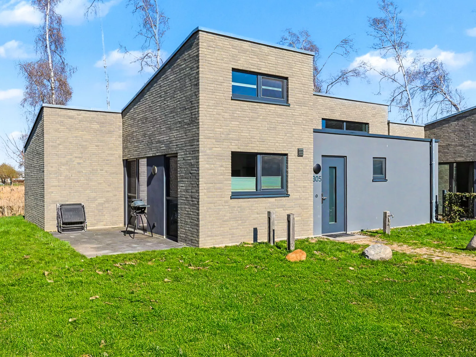 Haus Schmidt (305) - Draußen