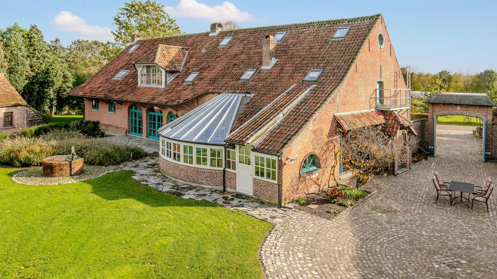 Alverwege-Exterior summer