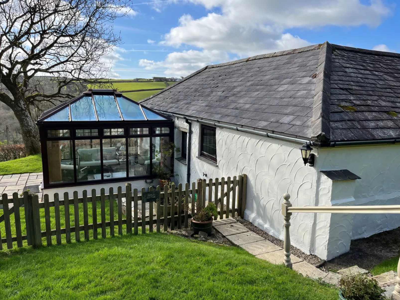 Hartland Hideaways - Outside