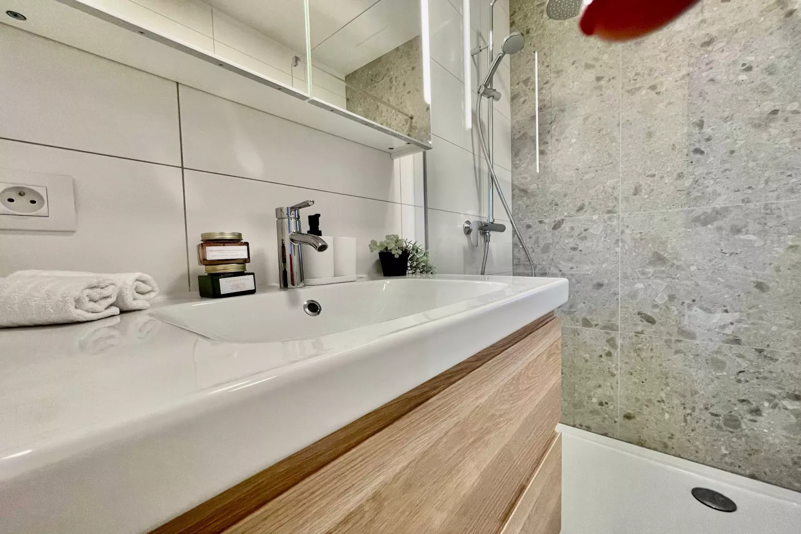 Luxury Dlx 1BR Near Fashion District by OneLuxStay - Salle de bain