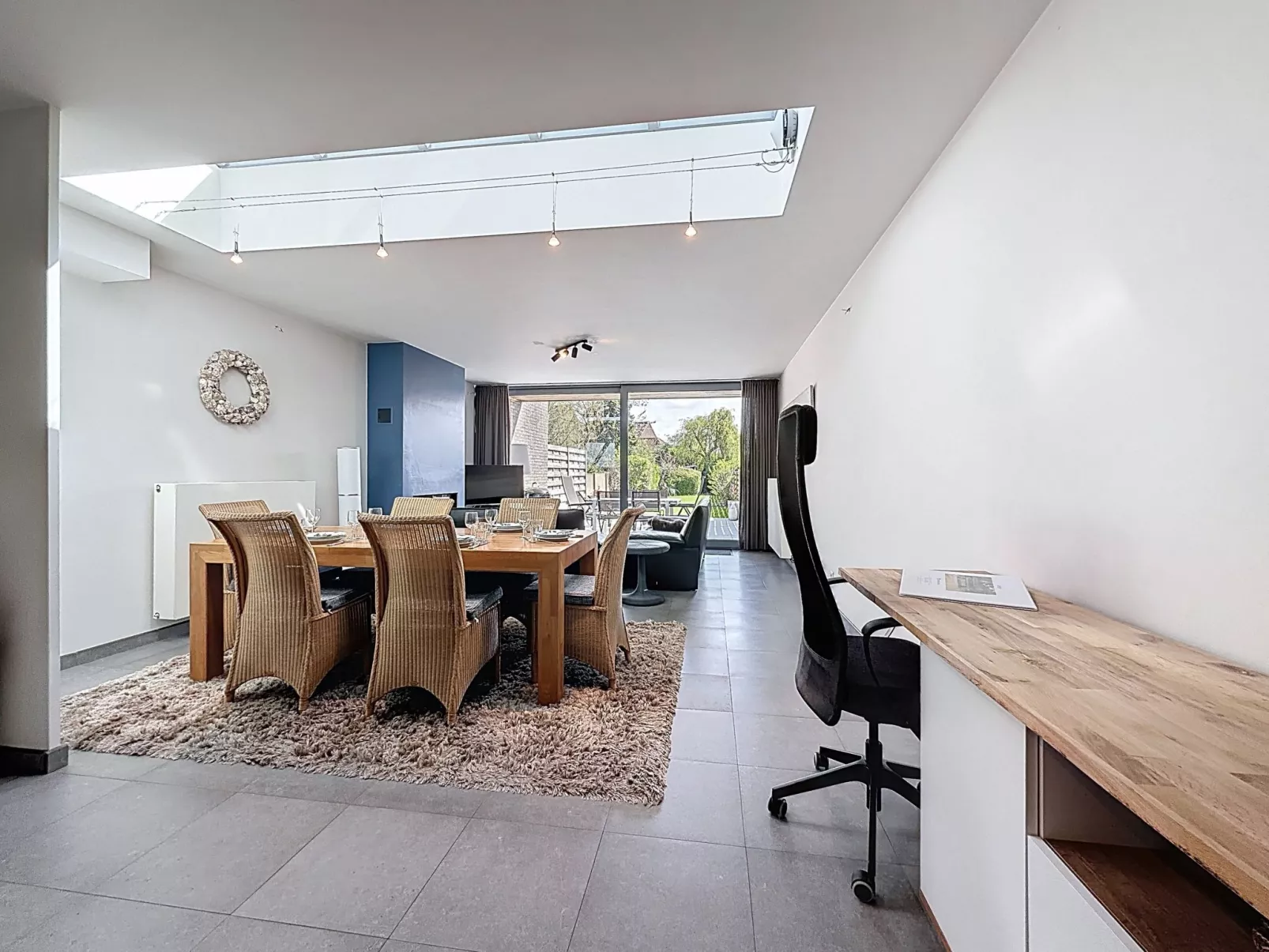 Stella Maris with garage and garden