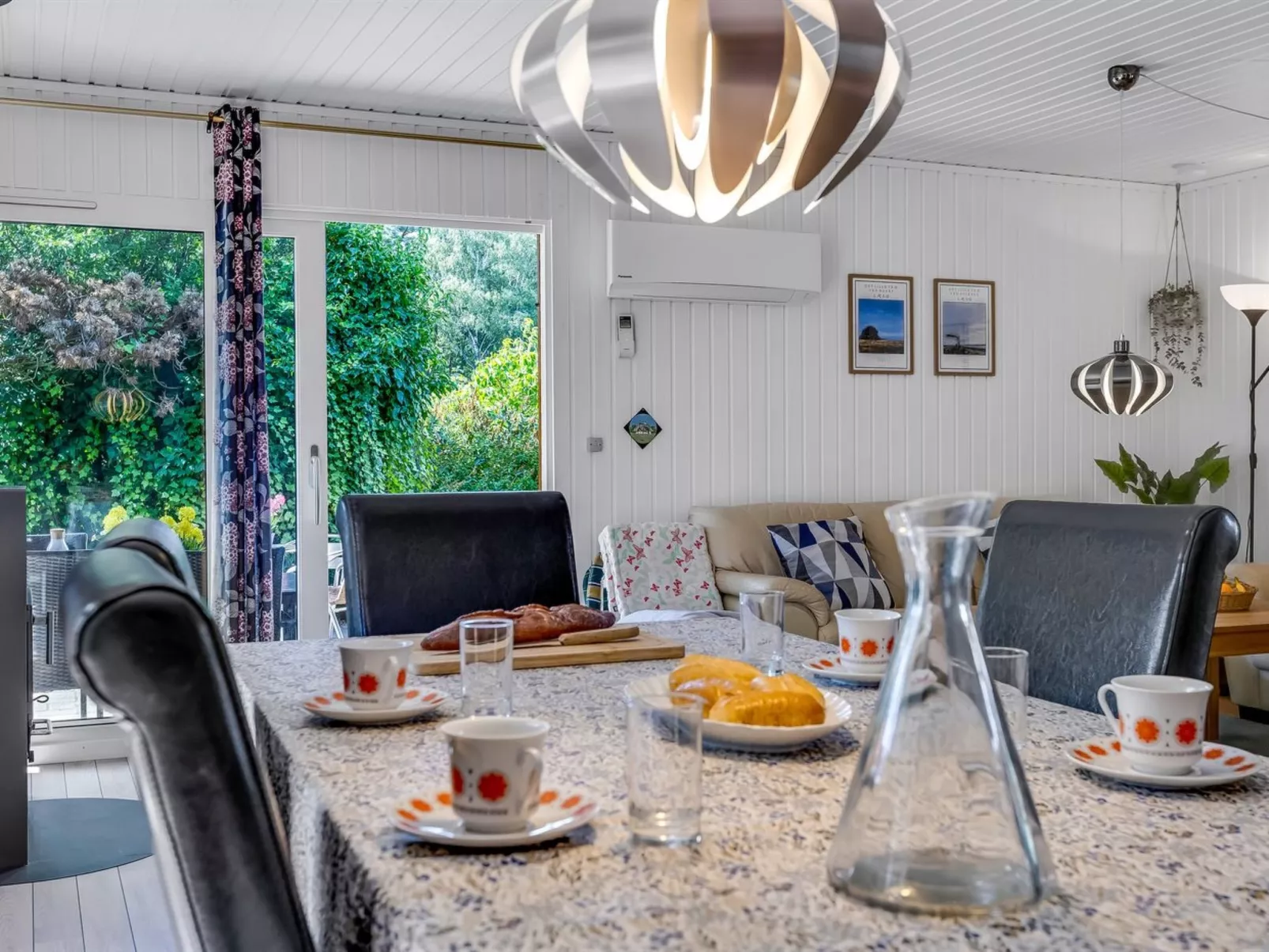 "Naema" - 500m from the sea